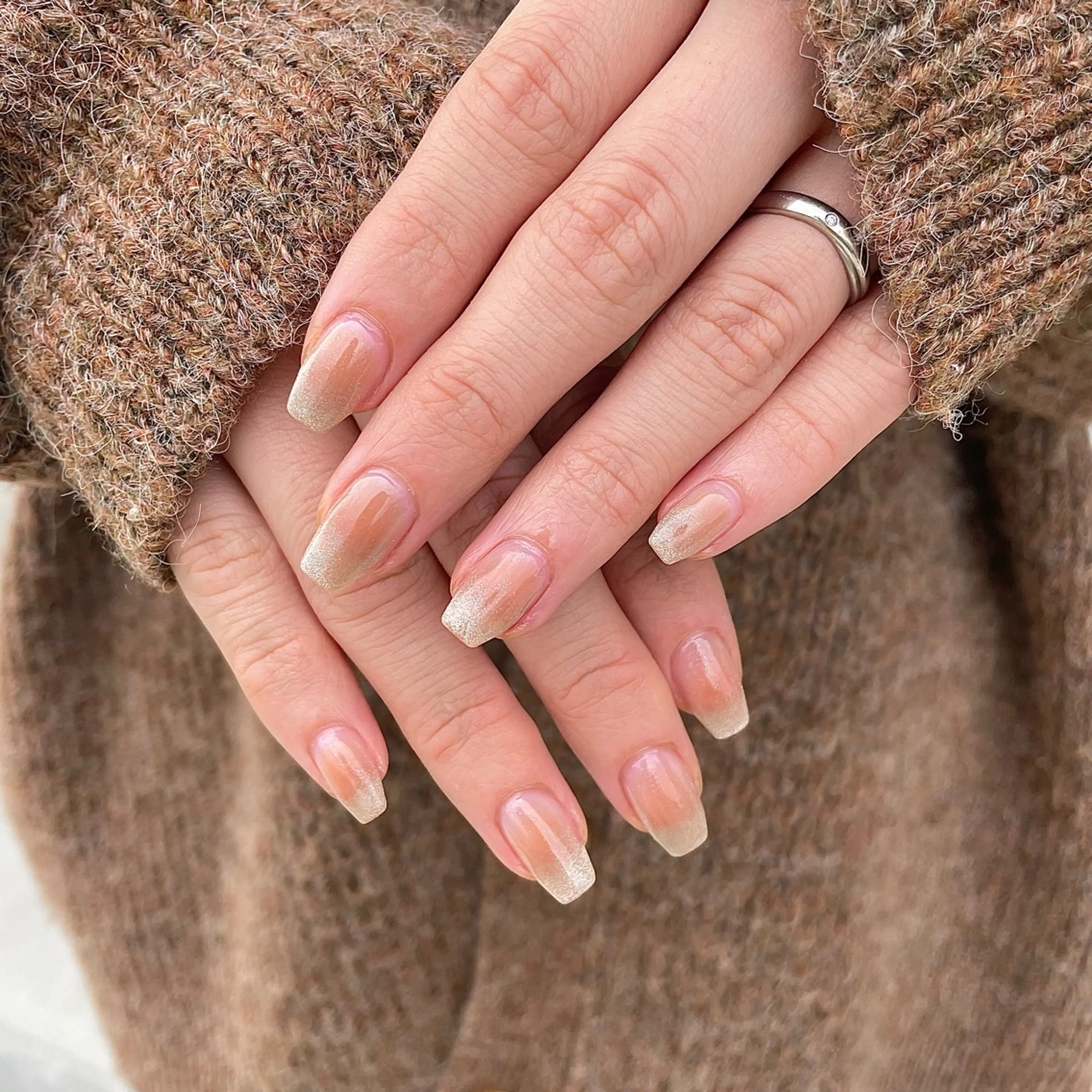 ネイル チークネイル オレンジ ハンドネイル Agapi所属・Agapi💐 momoのネイルデザイン