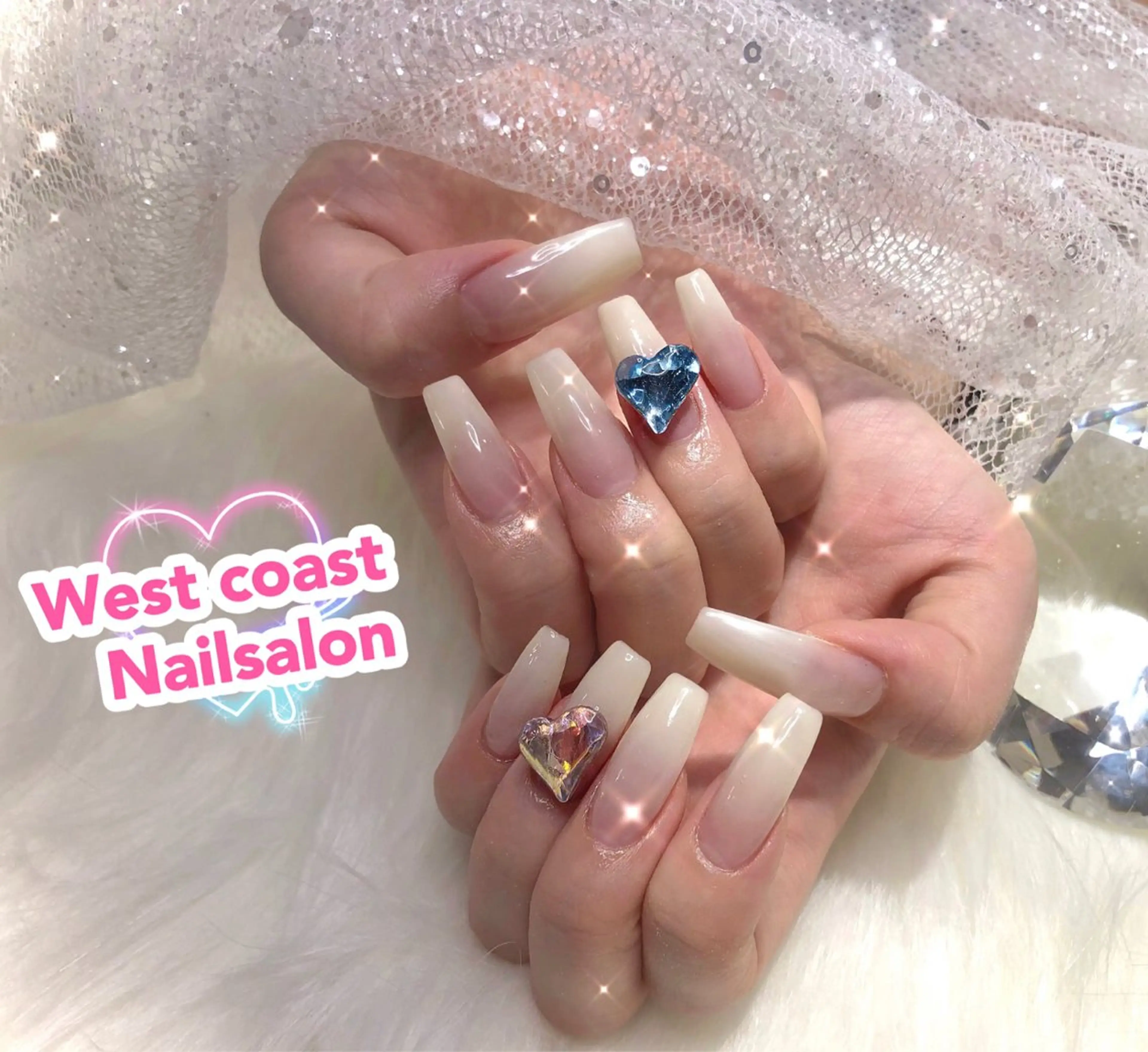 ネイル グラデーション 韓国ネイル ホワイト リボン、ガーリー パーツ放題専門店のネイルデザイン