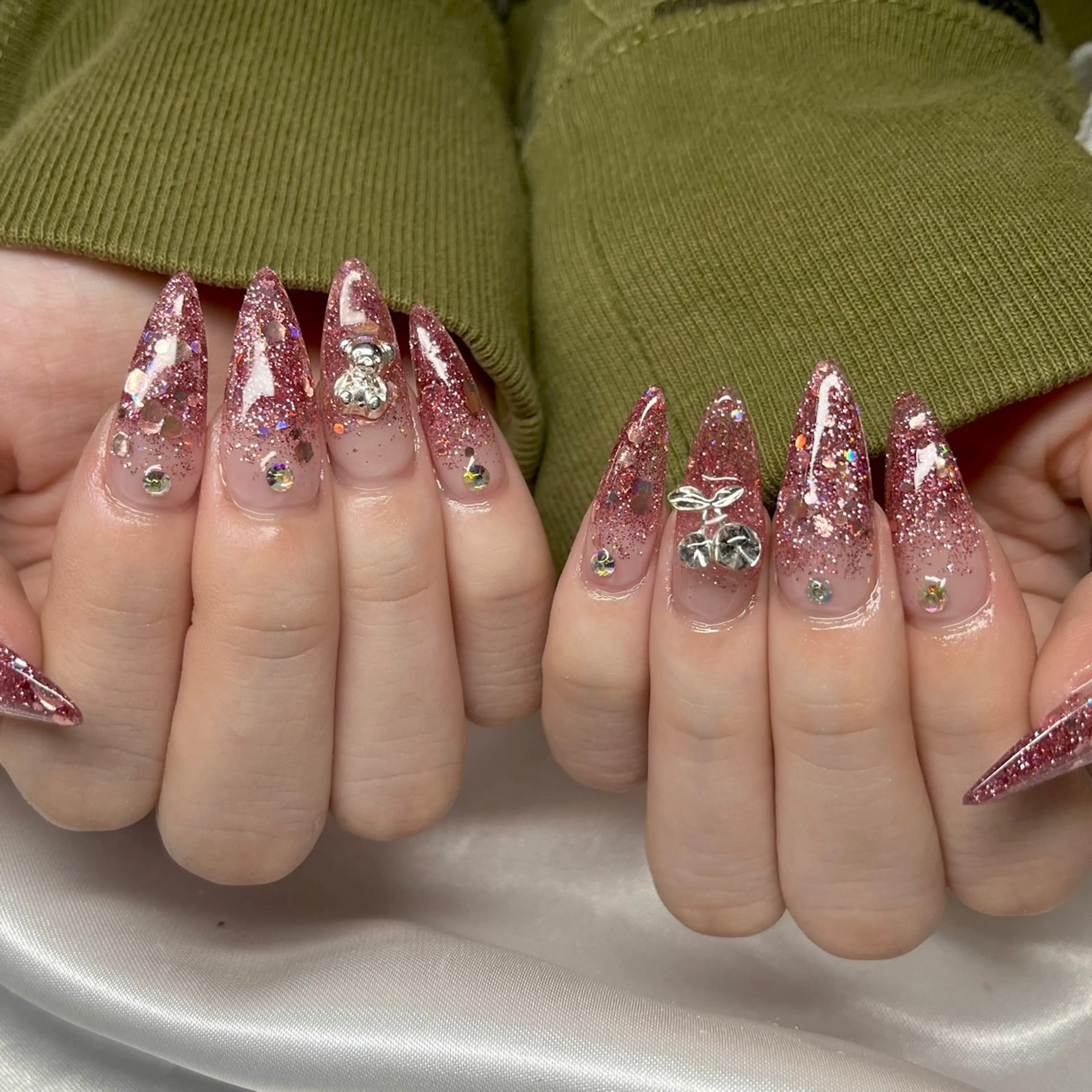 ネイル ハンドネイル . 未來のネイルデザイン