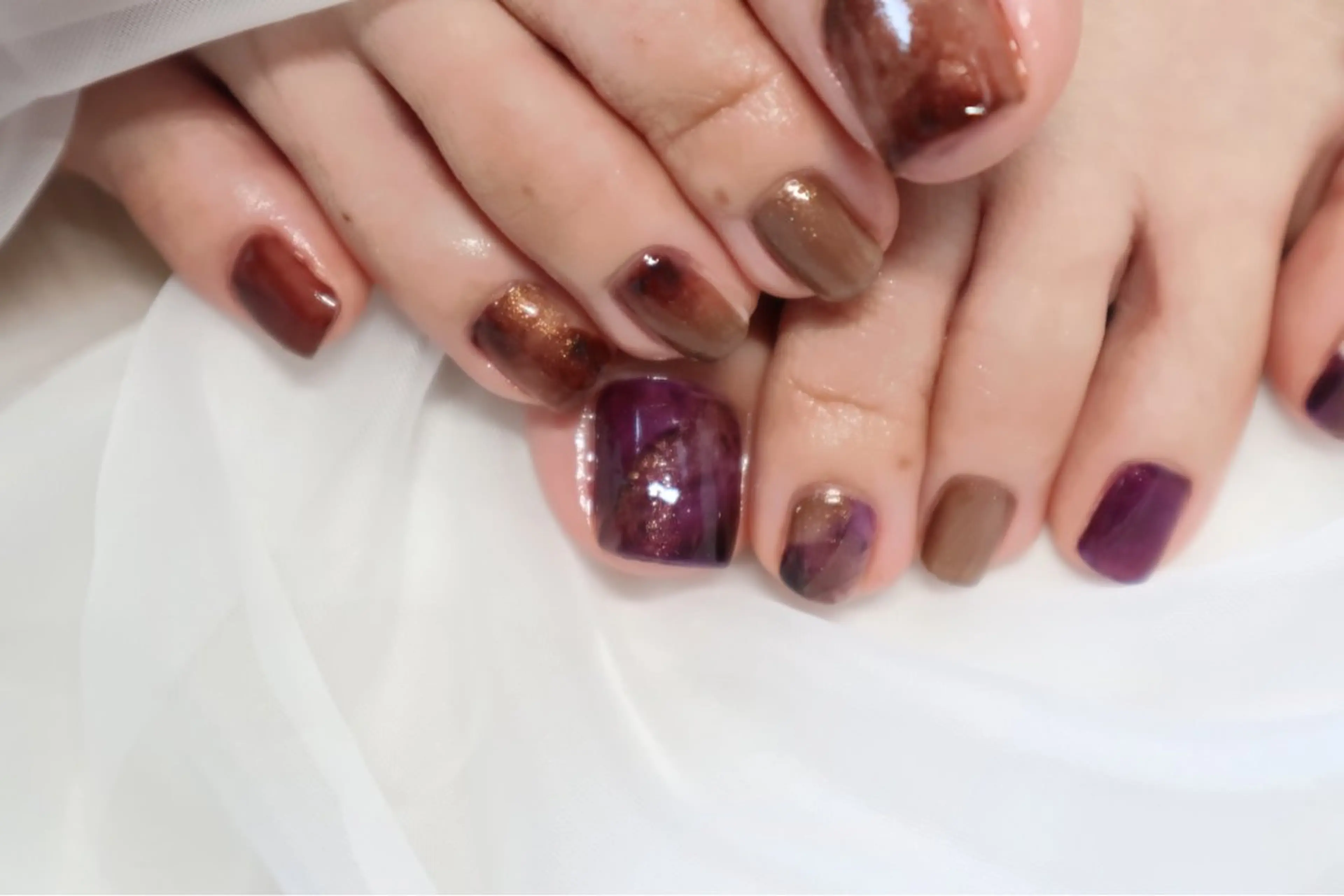 ネイル ジェルネイル ゴールド ニュアンスネイル ナツ komachiのネイルデザイン