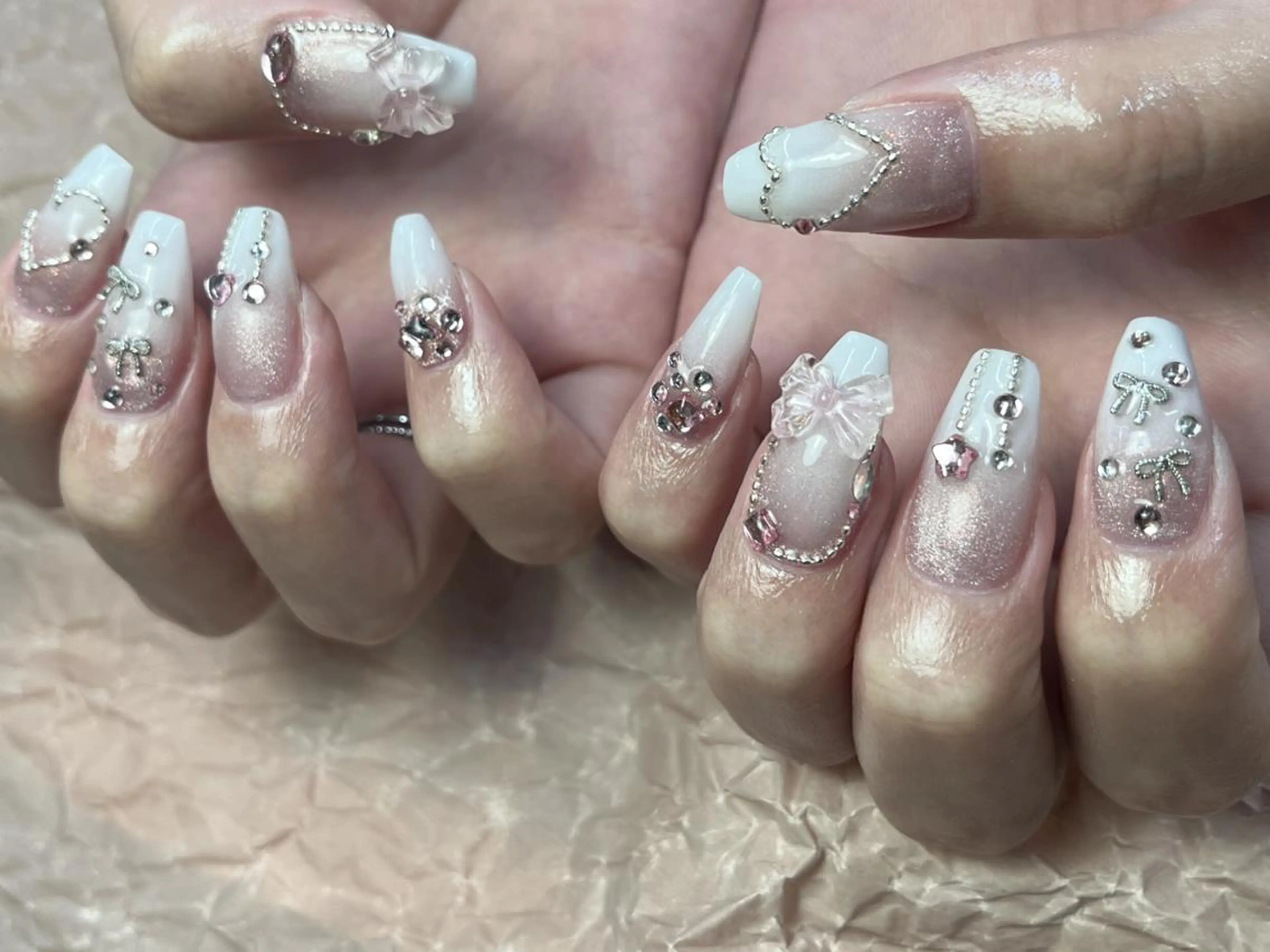 ネイル アートネイル ガーリー グラデーション ハート ピンク ハンドネイル ToliyDeliy Nail Salonのネイルデザイン