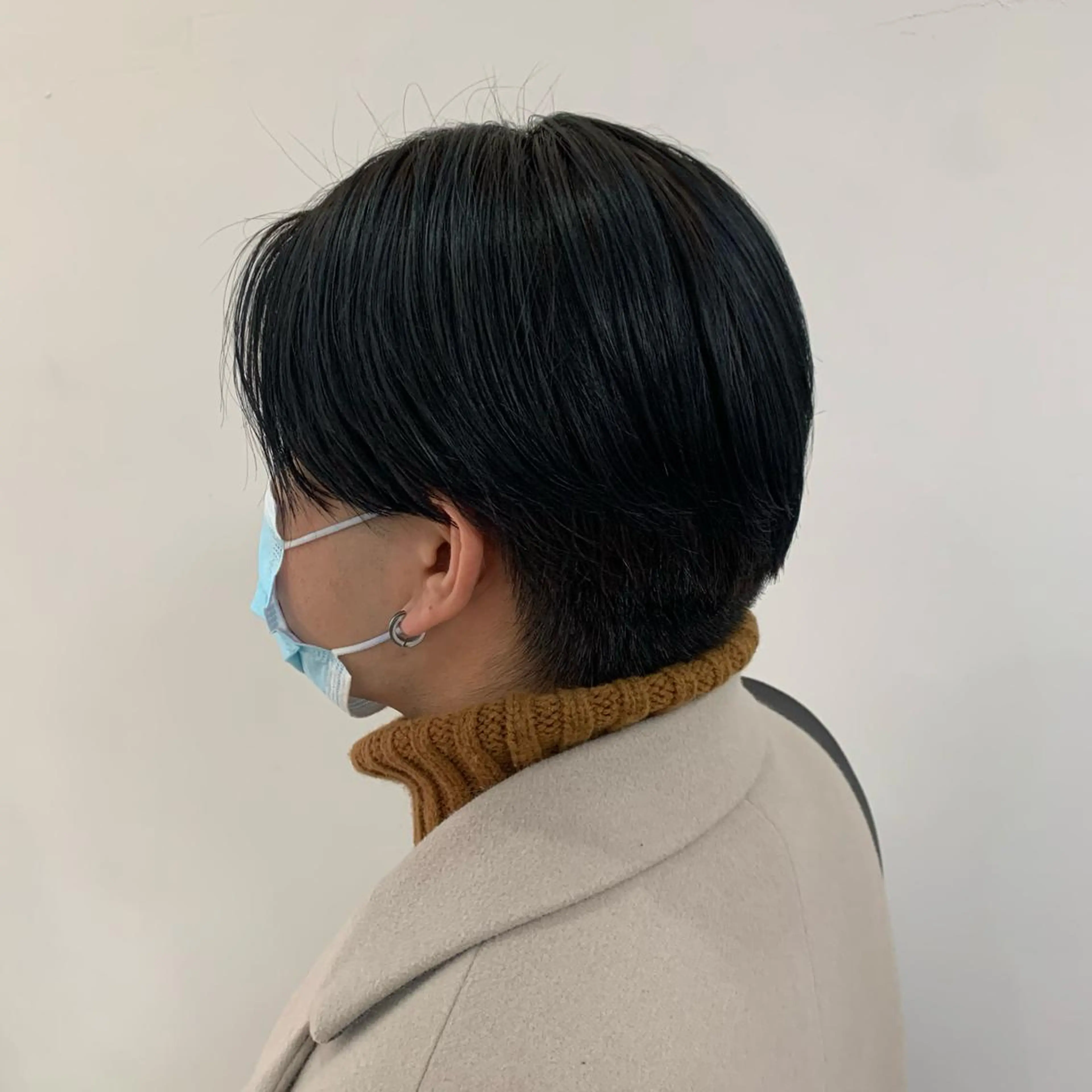 カラー 黒髪 ネイビーカラー 都築 優菜のヘアスタイル