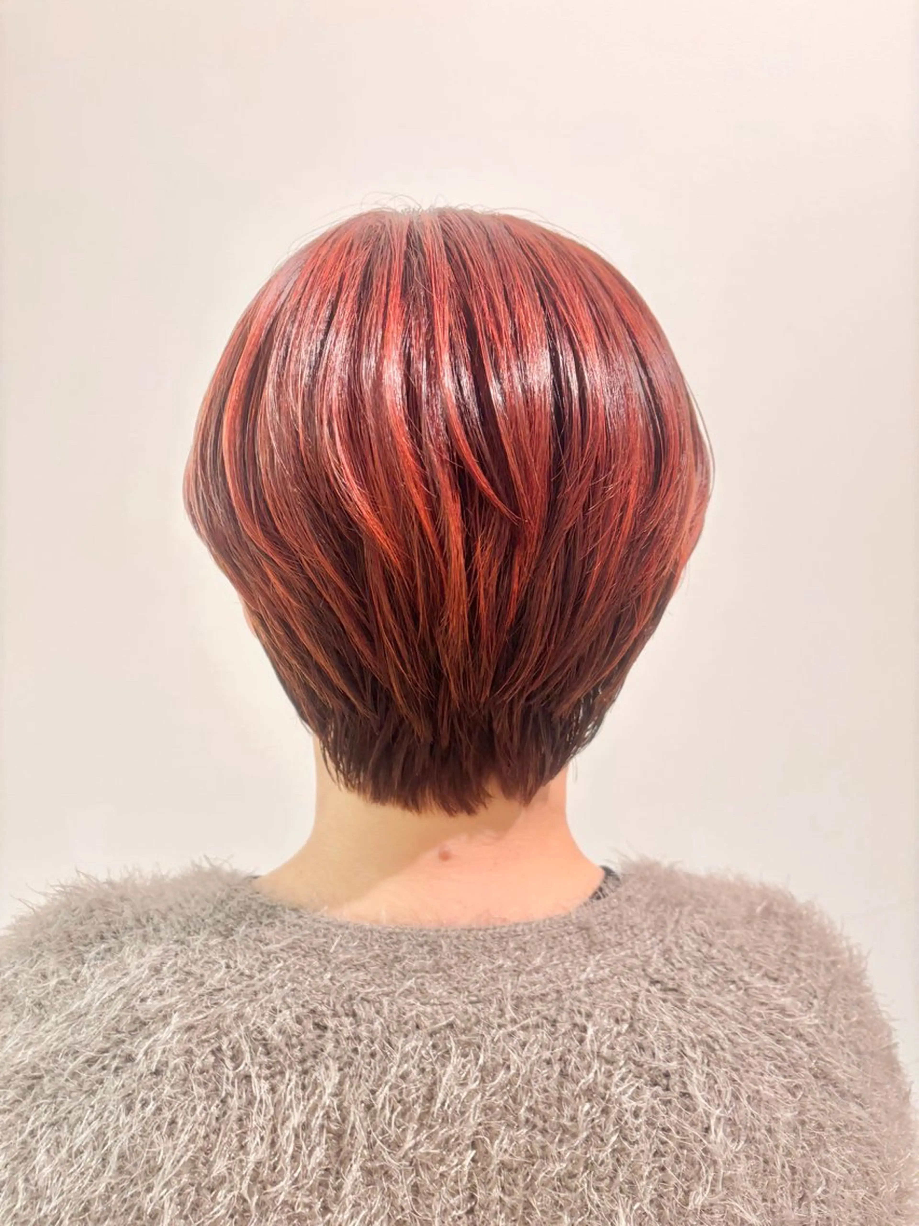 ショート カラー 古川 琴美のヘアスタイル