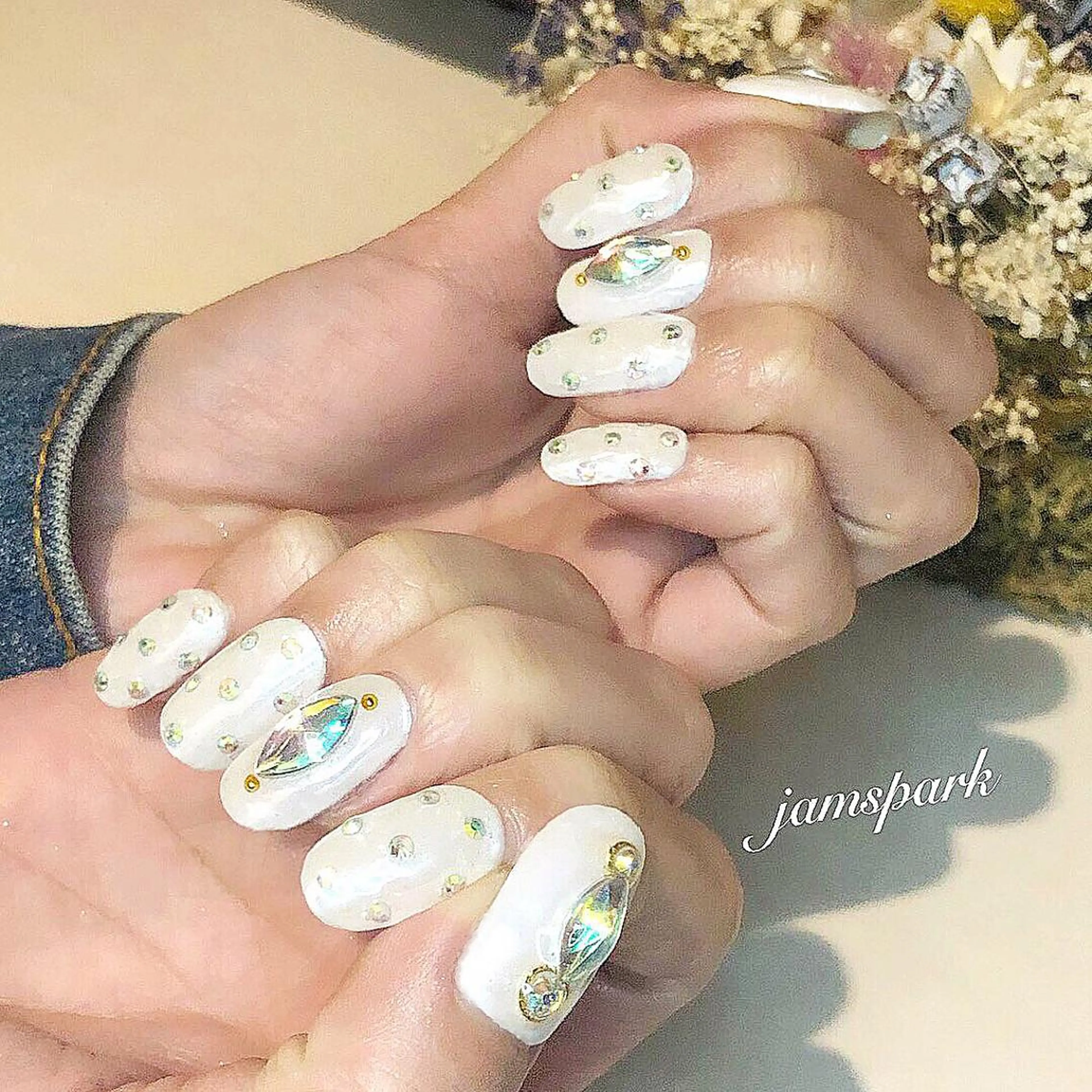 ネイル ゴージャス ロングネイル ホワイト ハンドネイル jamspark ✨のネイルデザイン