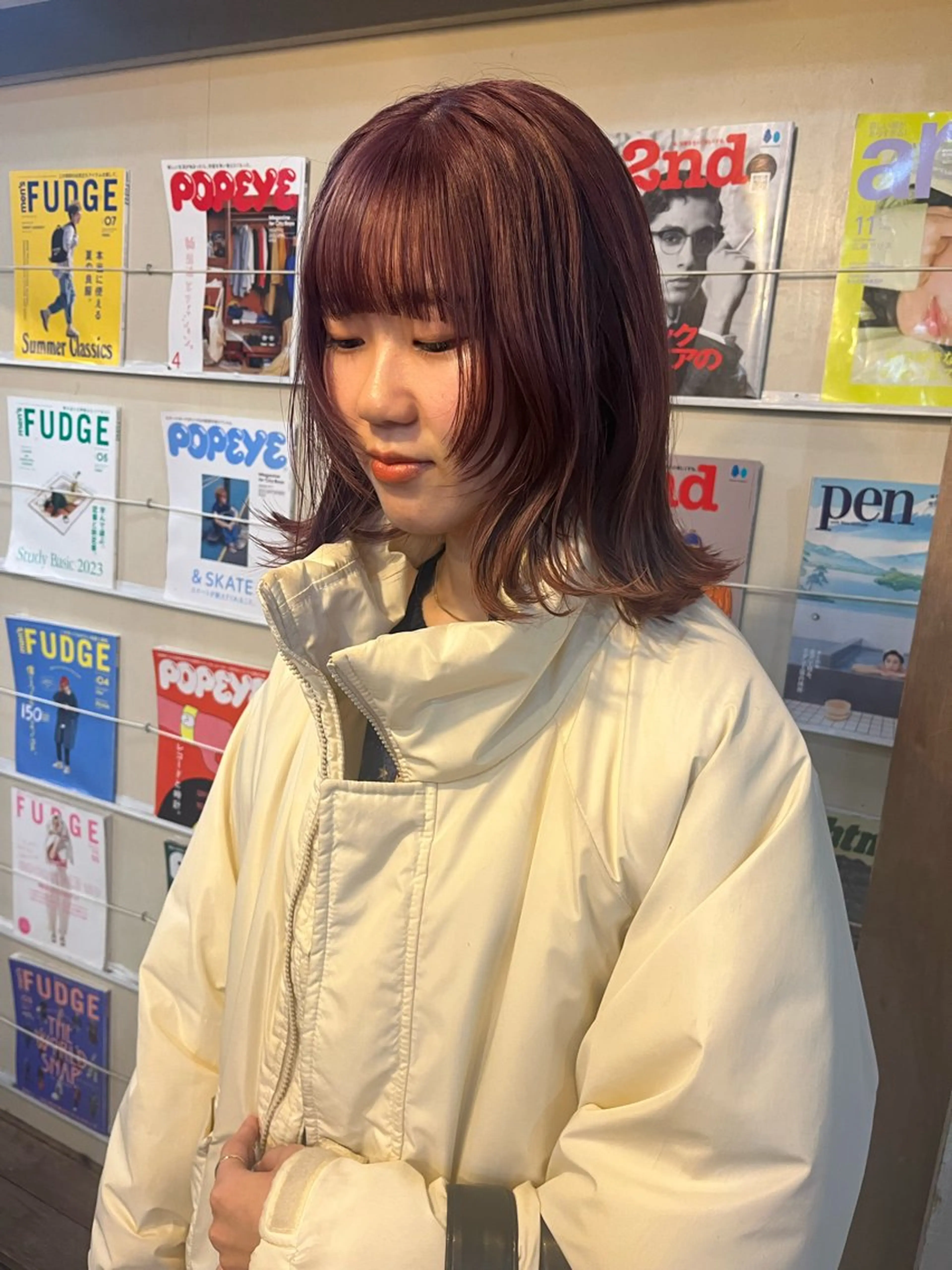 ミディアム カット ヘアカラー トリートメント ハイトーン/顔まわり レイヤー/YUKAのヘアスタイル