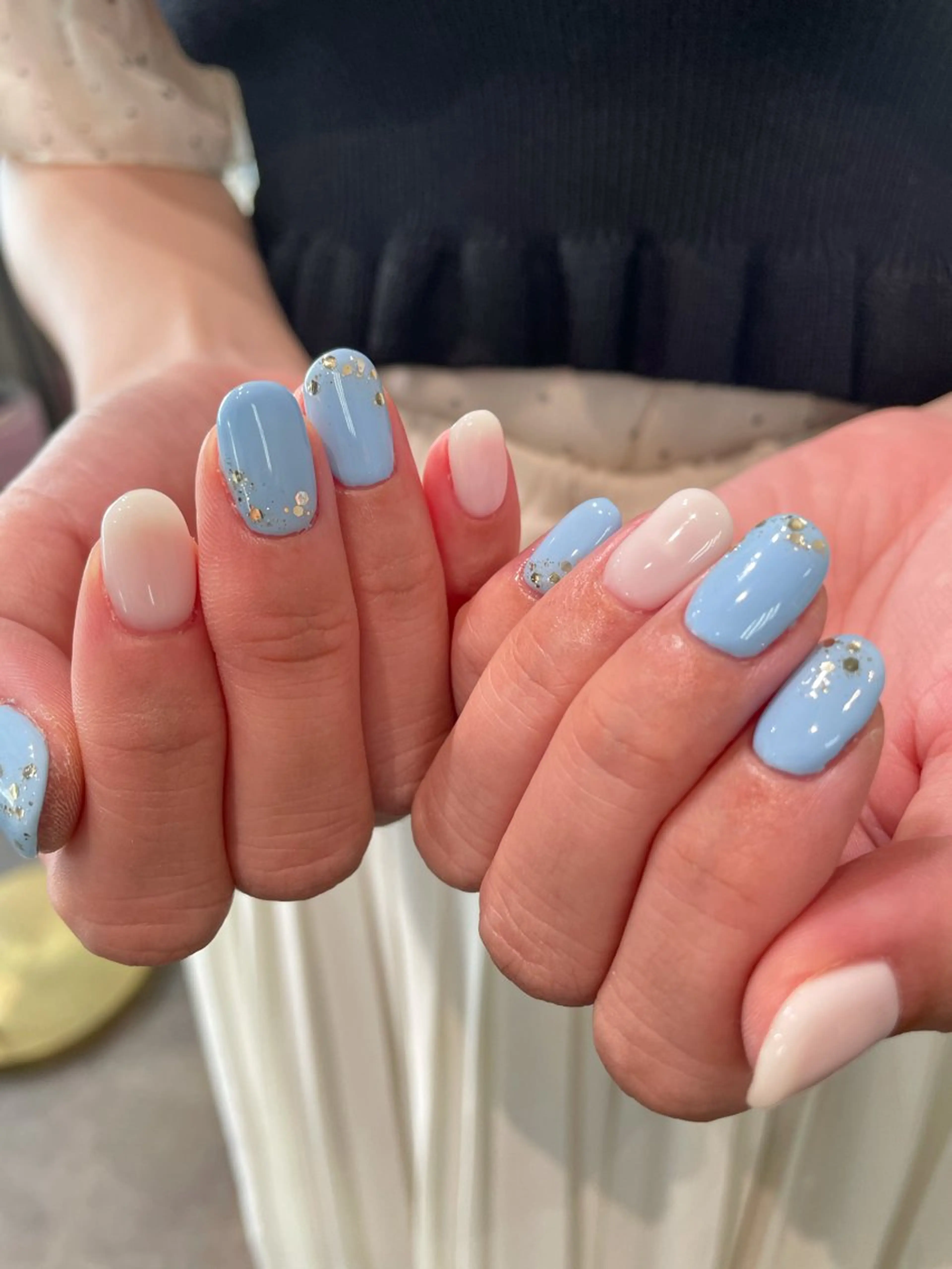 ネイル ブルー オフィスネイル ホワイト ハンドネイル ナチュラル透明感🌱 小山美樹子のヘアスタイル