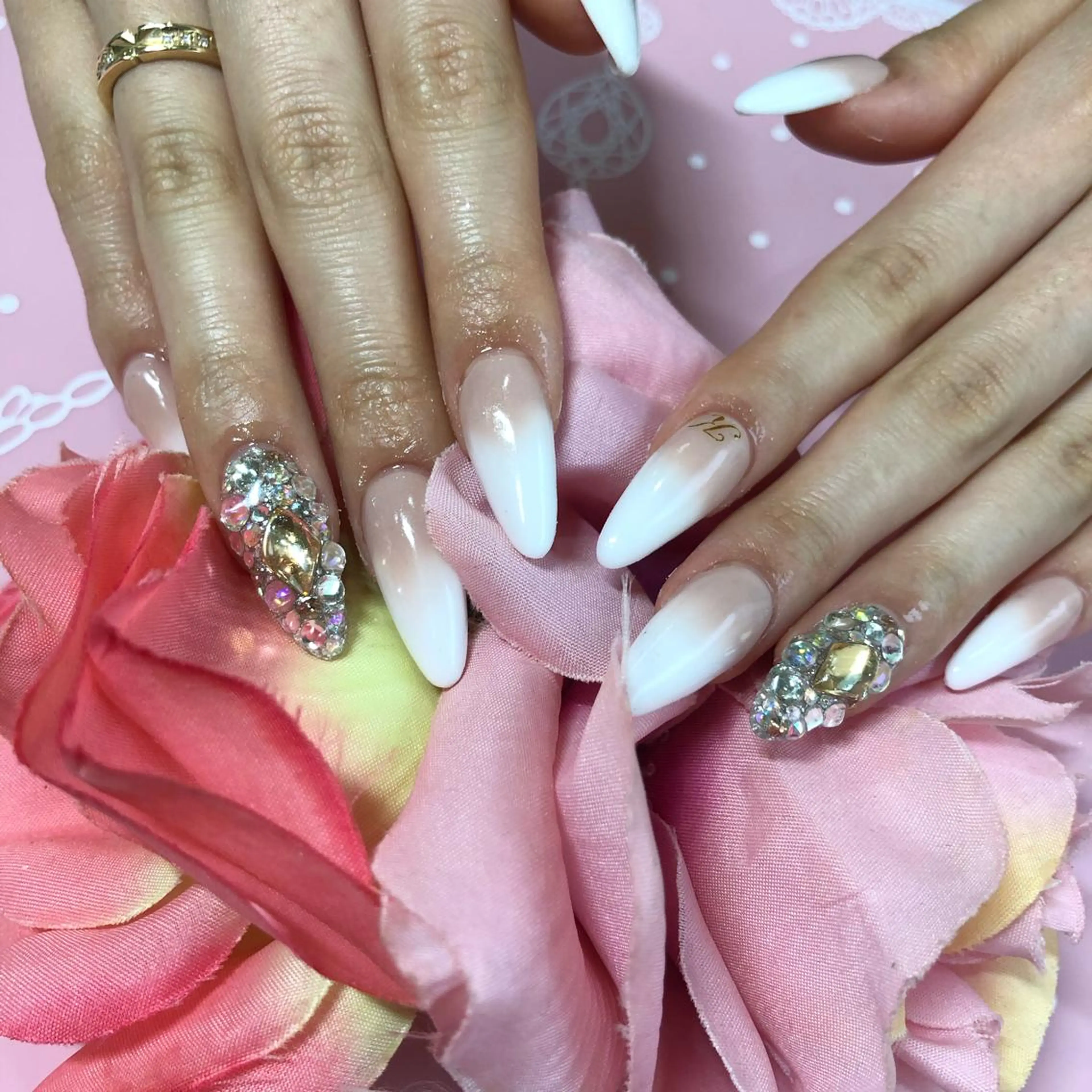 ミディアム ネイル ハンドネイル 《LB》ラブリエ Nail&eyeのマツエク・マツパデザイン