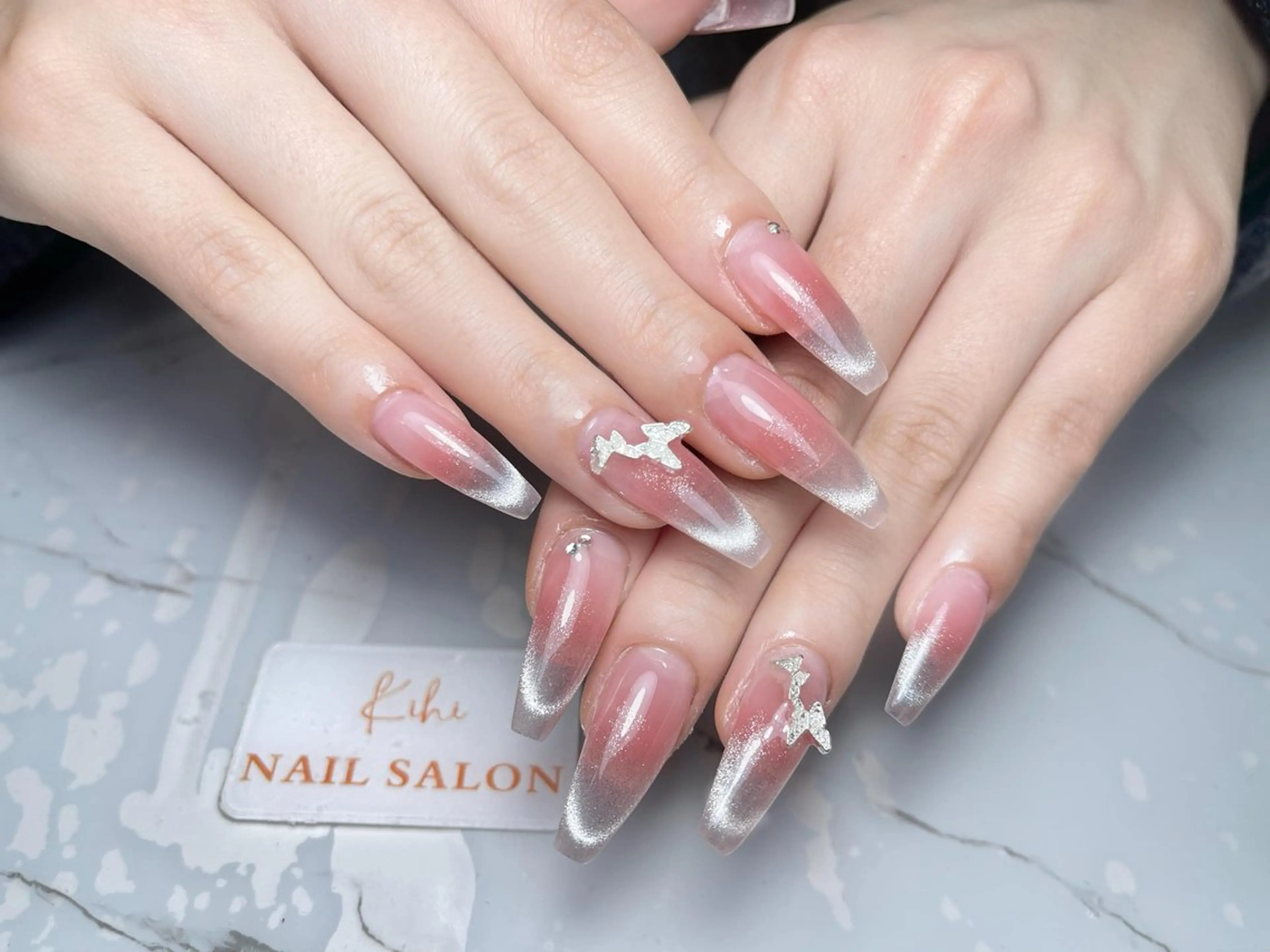 ネイル アートネイル フレンチネイル ジェルネイル グラデーション 韓国ネイル ハンドネイル 💕鈴木ユリ パラジェル/オフ無料のネイルデザイン