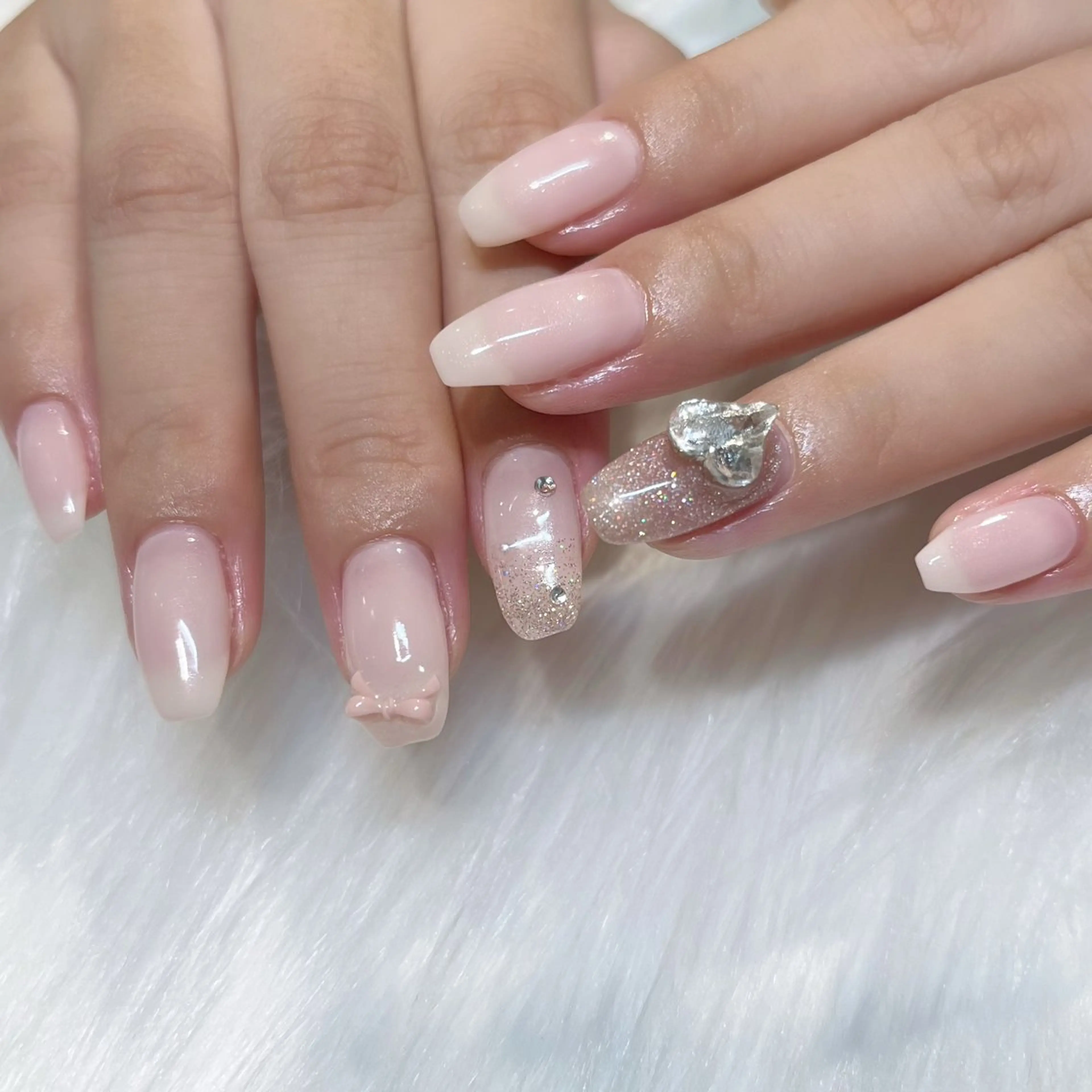 ネイル アートネイル フラッシュネイル ガーリー 韓国ネイル 持ち込み KOKONA 🎀のネイルデザイン