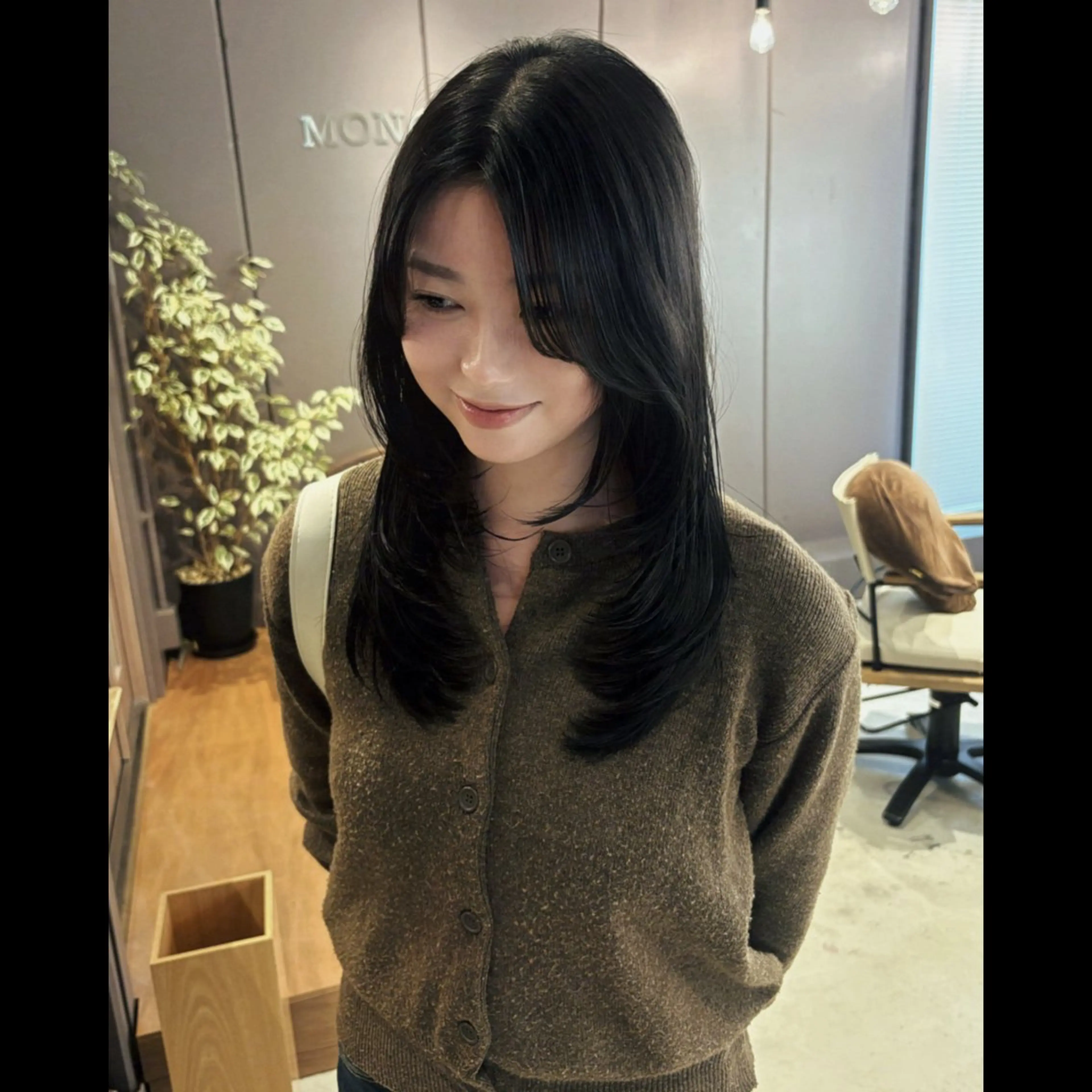 ミディアム レイヤーカット カット トリートメント 彩名/透明感カラー/ レイヤーカットのヘアスタイル