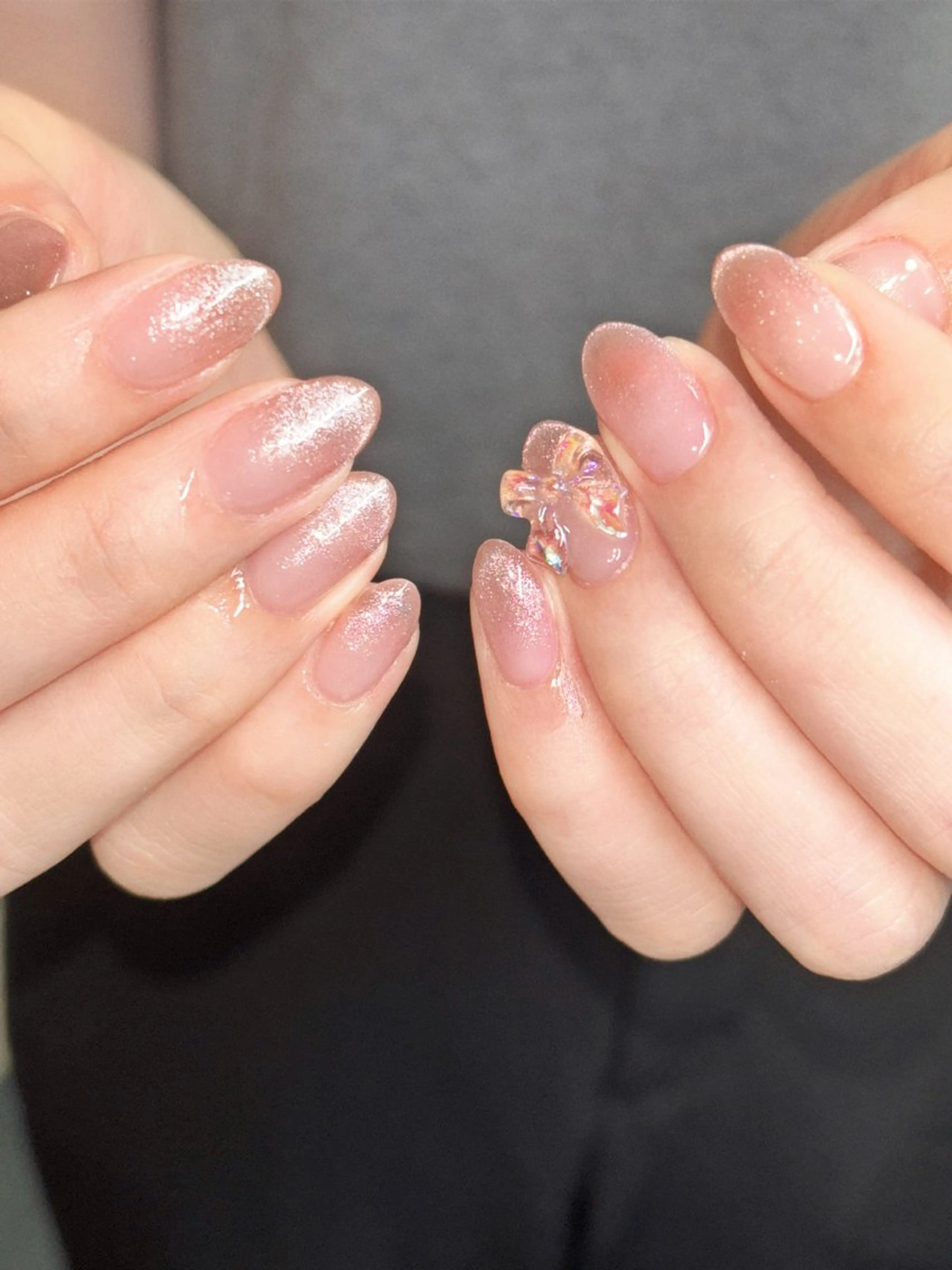 ネイル ガーリー グラデーション キラキラネイル マグネットネイル ピンク ハンドネイル ハンドケア 🎀NAIL🎀 AI🪄︎︎◝✩のネイルデザイン