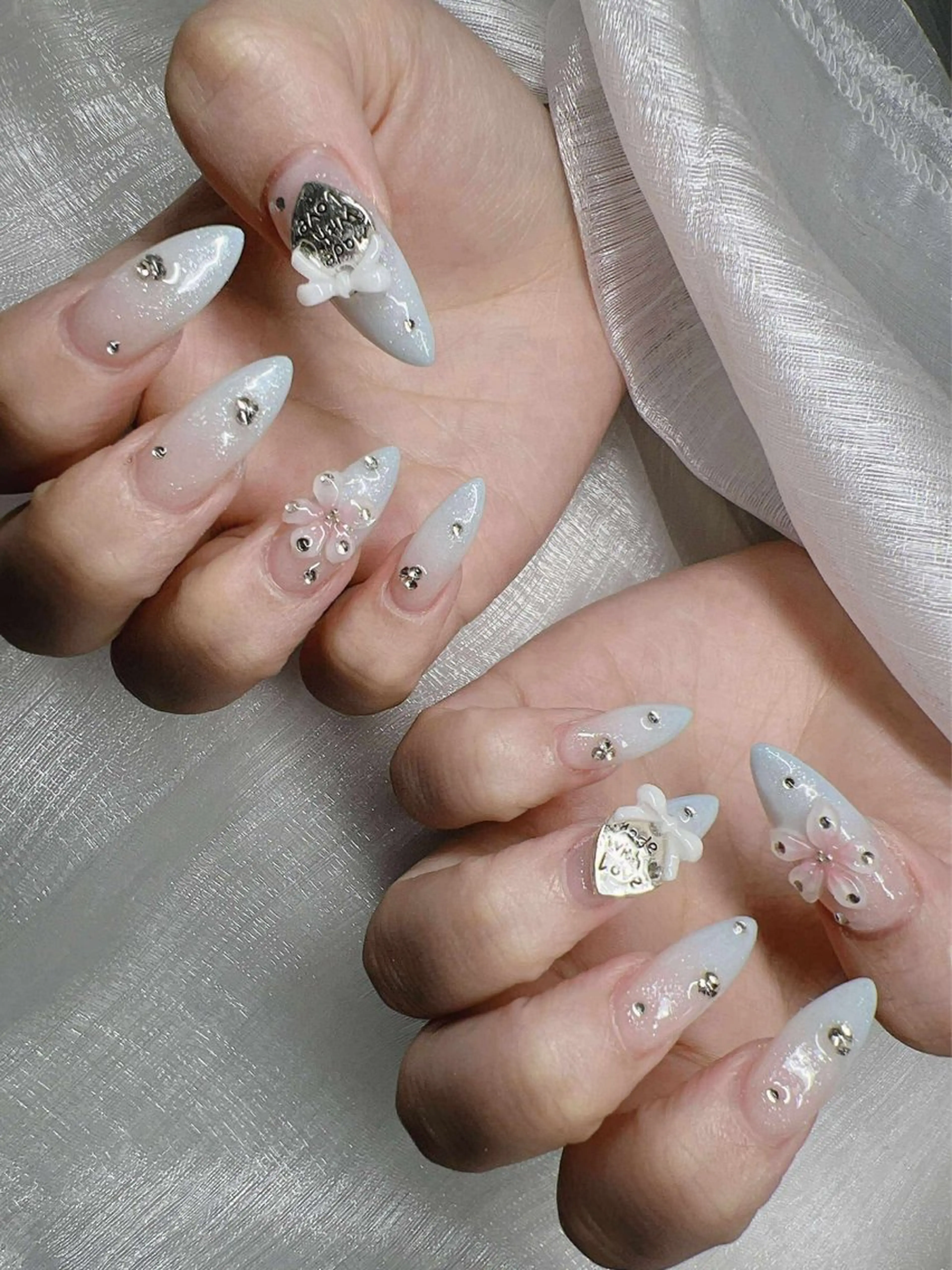 ネイル 長さ出し グラデーション 卒業式 キラキラネイル マグネットネイル ハンドネイル Lee Nailsのネイルデザイン