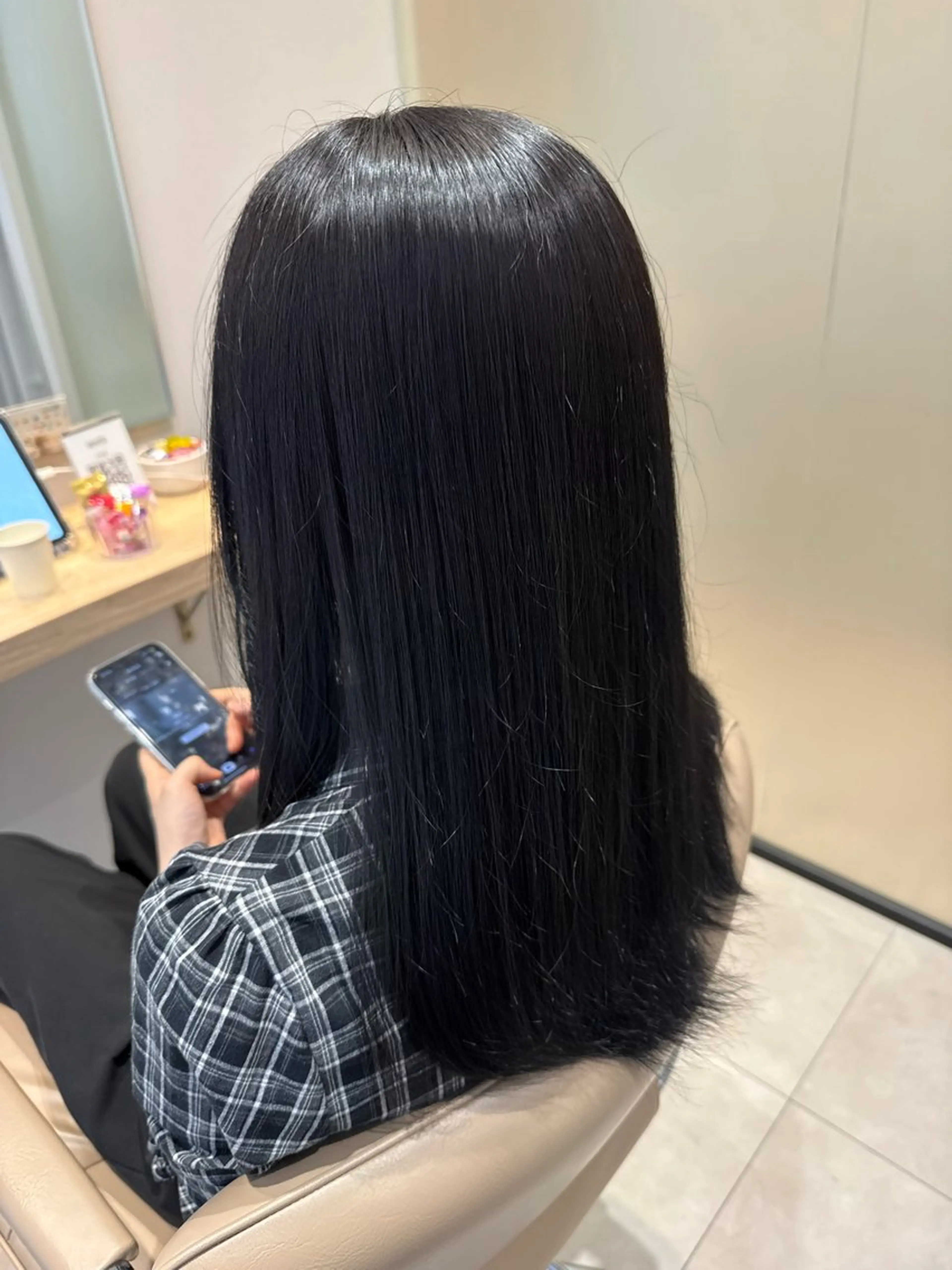 ロング カラー Eleanor spa&treatment 札幌店内にあるシェアサロン【WHITE】所属・シルクハイトーン / 髪質改善🦋MIKUのヘアスタイル