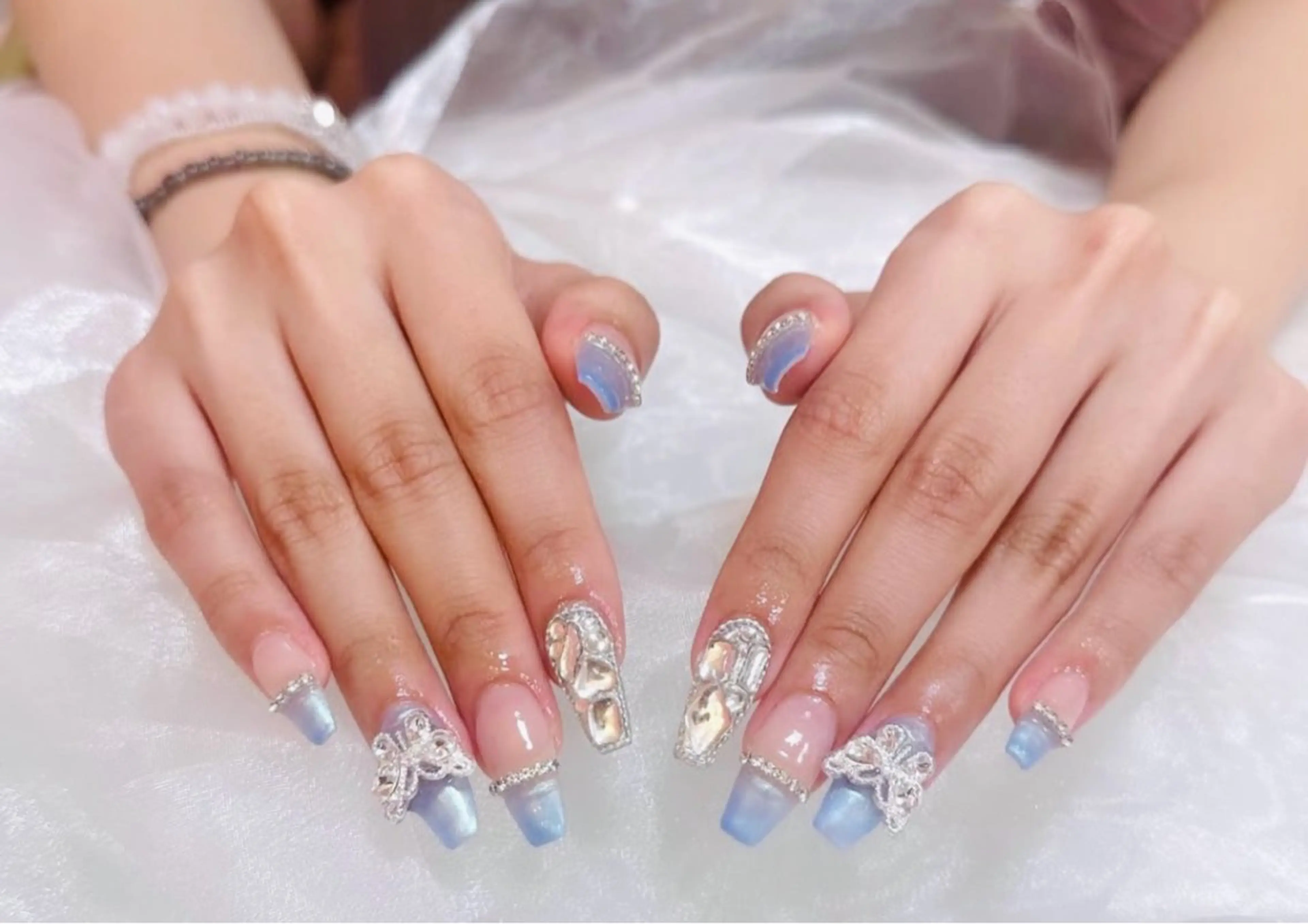ネイル フレンチネイル グラデーション 韓国ネイル マグネットネイル ニュアンスネイル ハンドネイル Squeen Nailのネイルデザイン