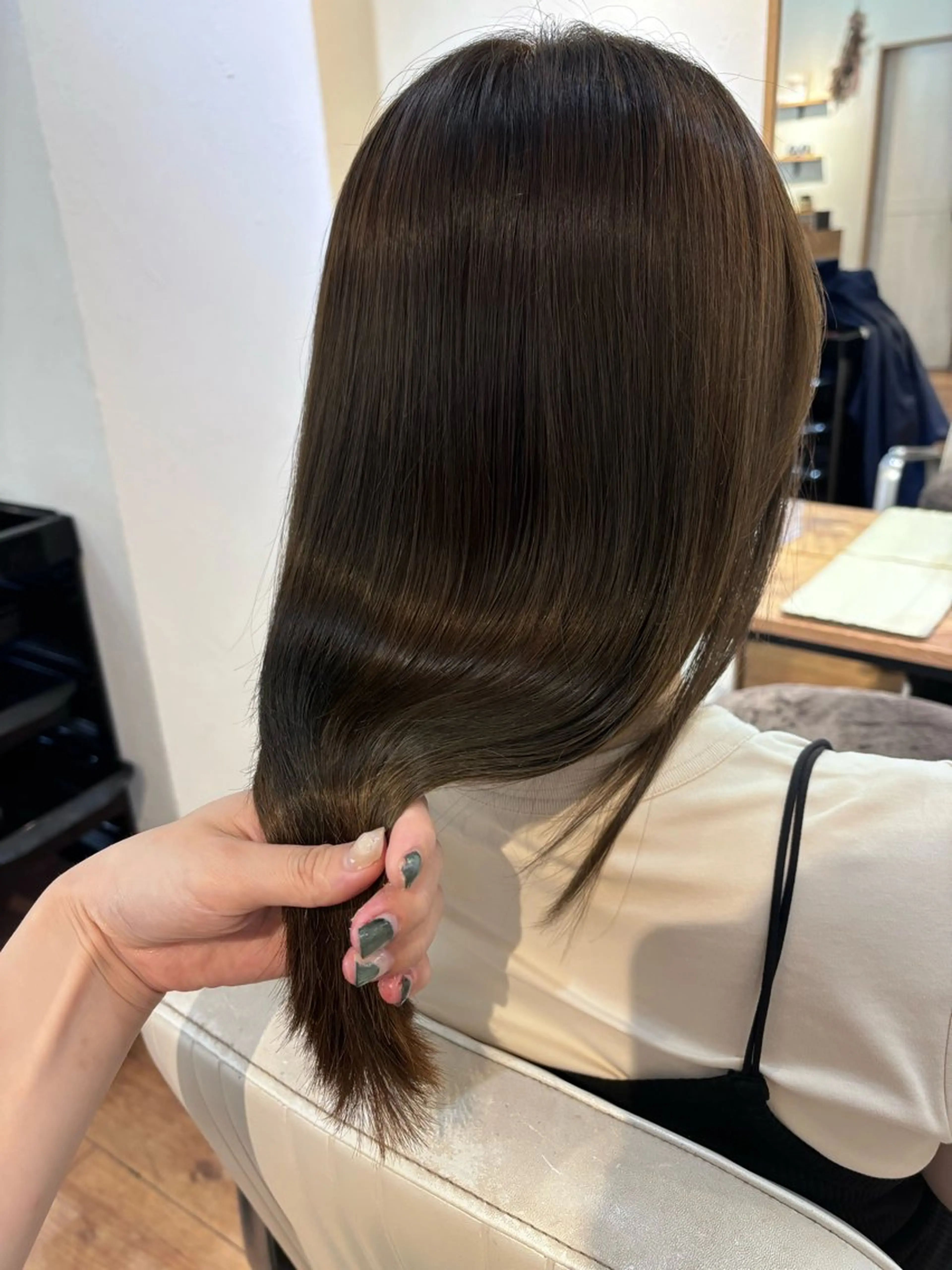 ロング カラー ベージュカラー オリーブベージュ トリートメント 酸熱トリートメント カット ヘアカラー トリートメント newi 京橋 【yuuki】のヘアスタイル