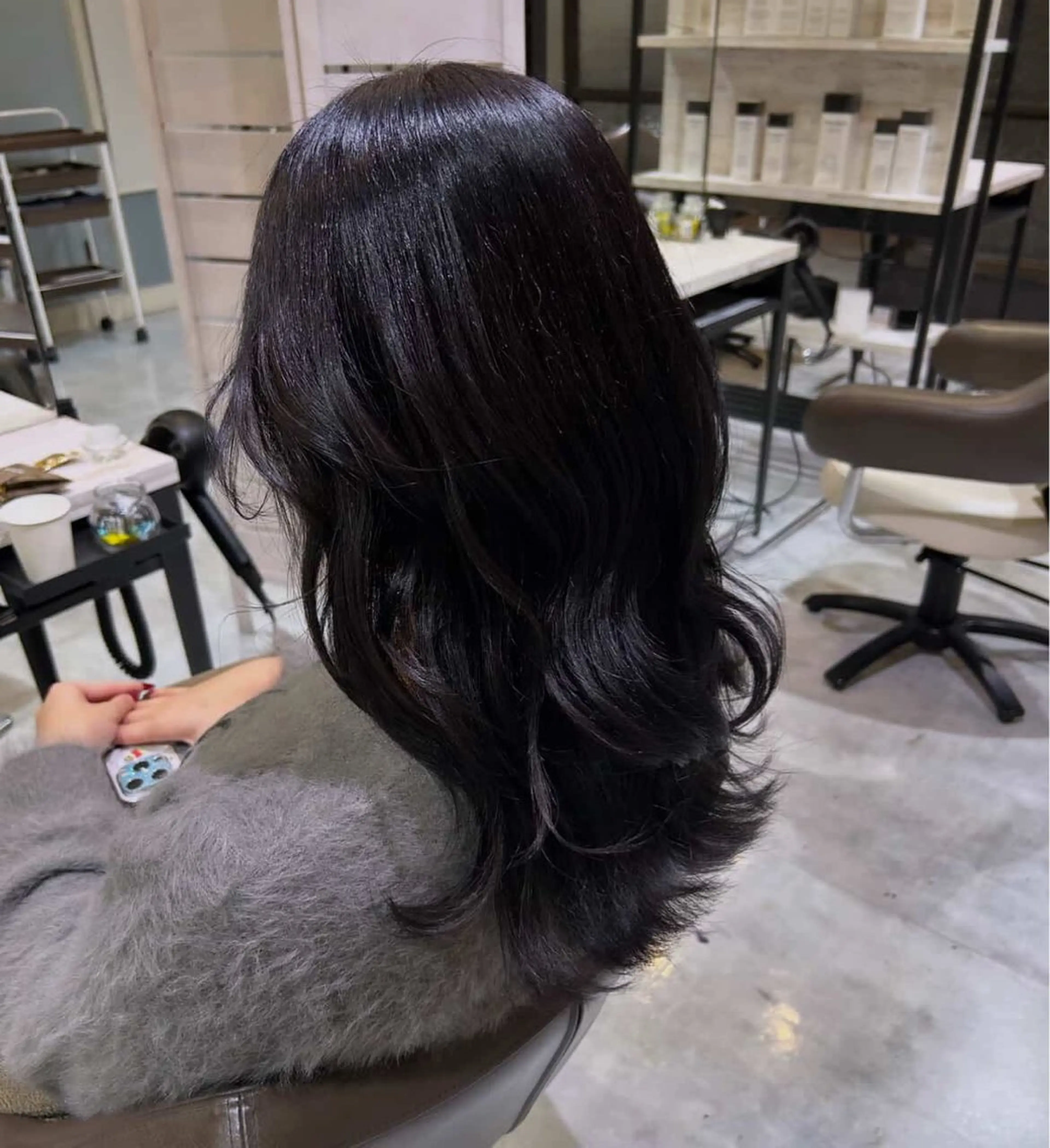 セミロング カラー ブリーチ グレージュ ラベンダーカラー ラベンダーグレージュ ラベンダーグレー ヘアカラー トリートメント エルブランシェ所属・小出 彩水のヘアスタイル