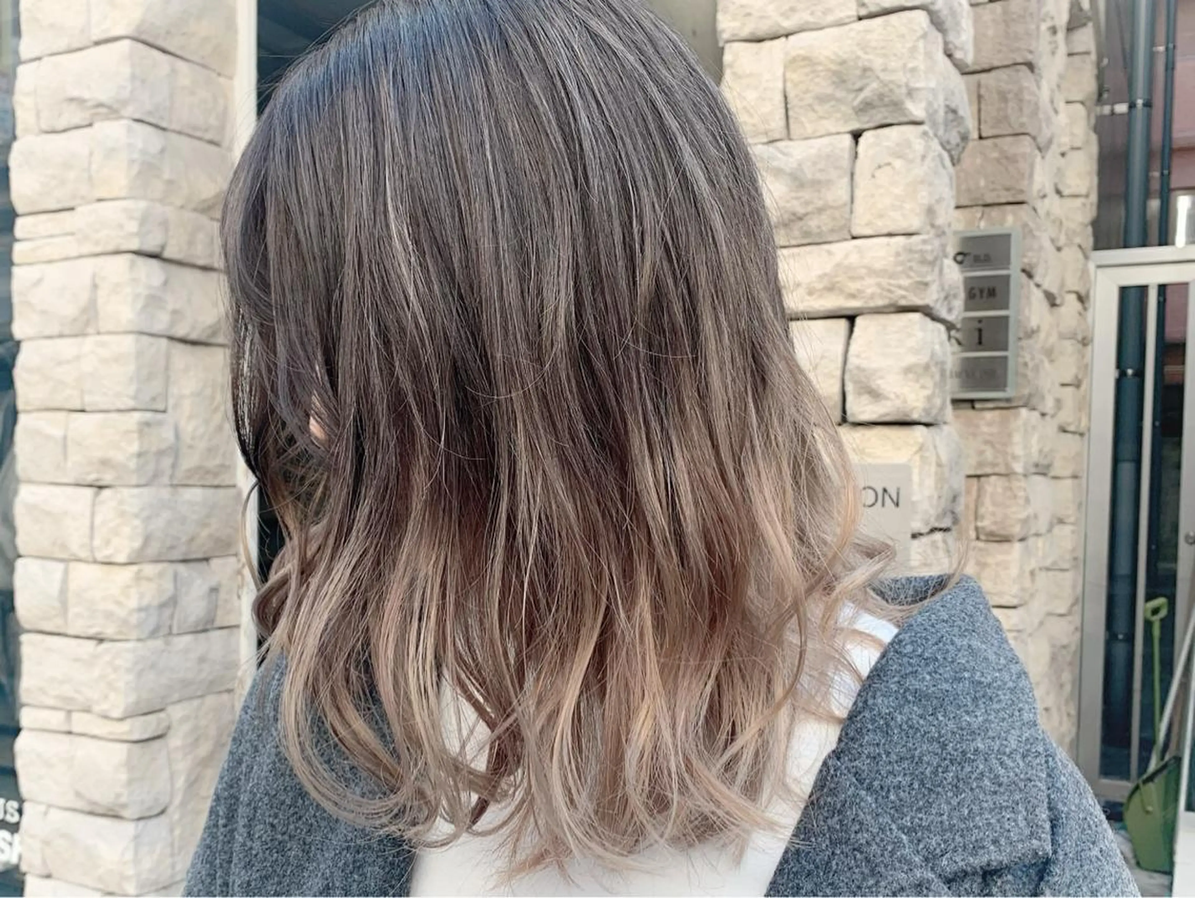 ミディアム カラー グラデーションカラー ハイライトカラー ハイライト EMANON天神所属・Hitomi Ezakiのヘアスタイル