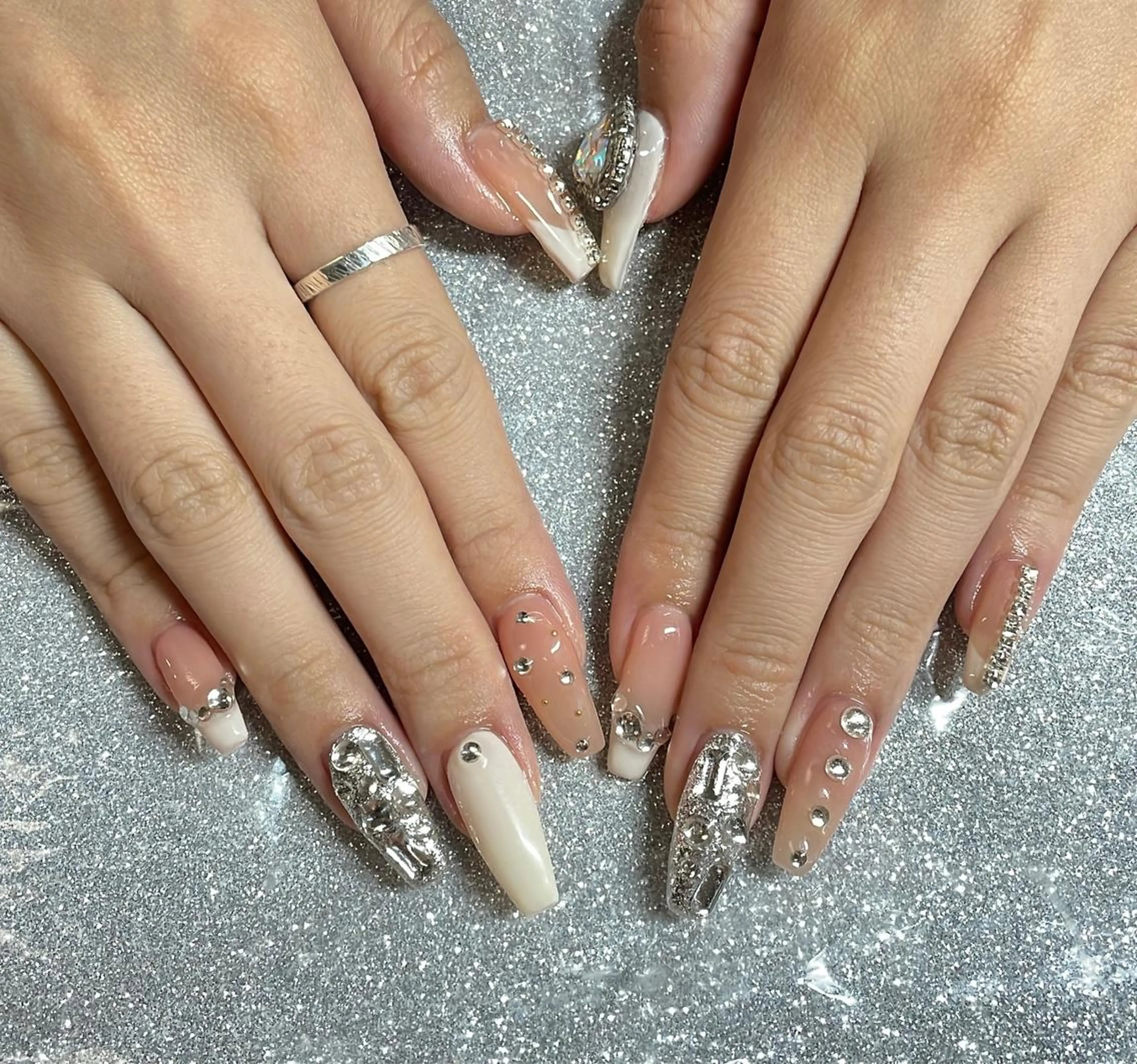 ネイル ハンドネイル VIERU 🌈🎀💖のネイルデザイン