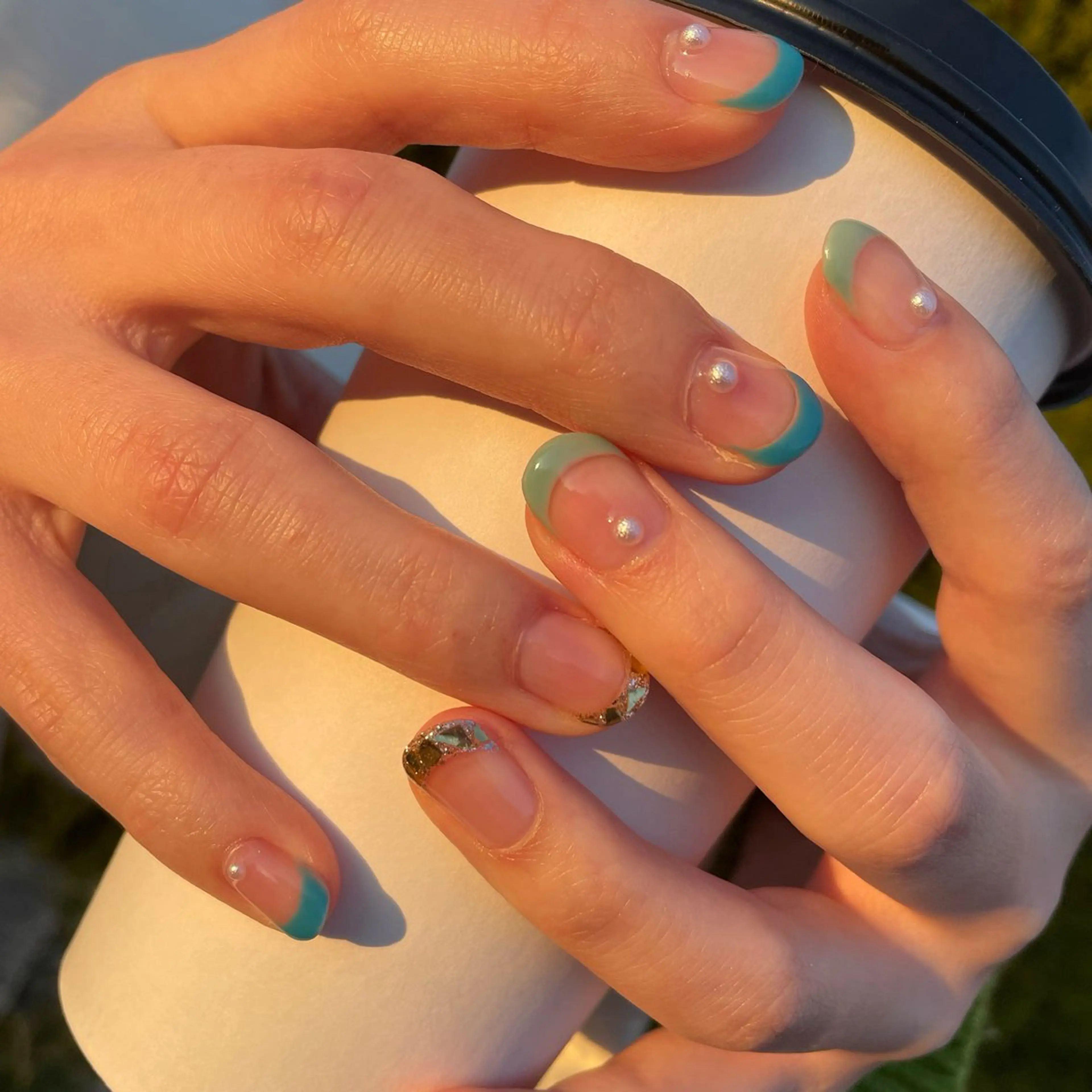 ネイル フレンチネイル LIVME by nailsbytomo所属・Tomo 🦋💜のネイルデザイン