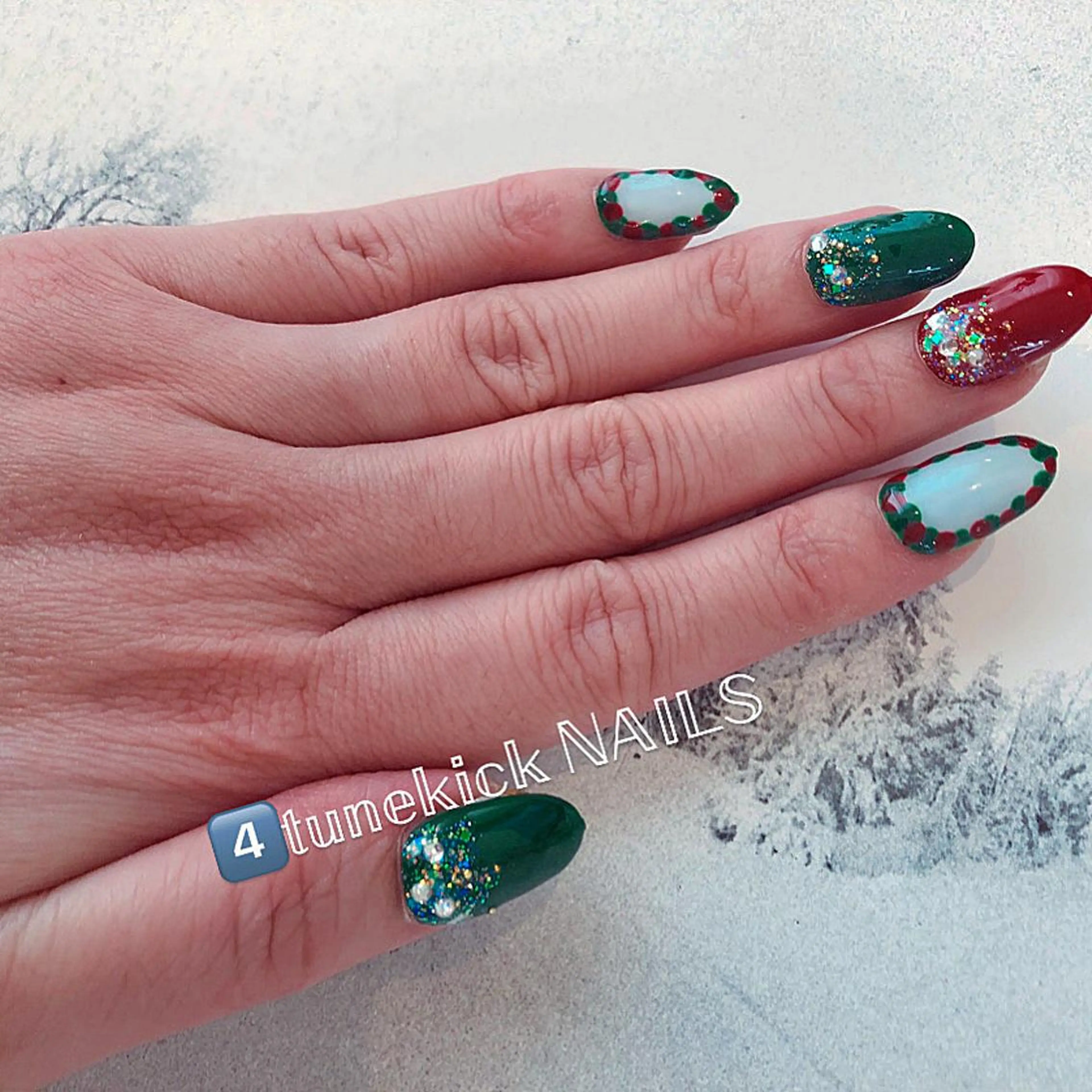 ネイル 冬ネイル クリスマス 4tunekick NAILS(フォーチュンキックネイルズ)所属・光森 淳子のネイルデザイン