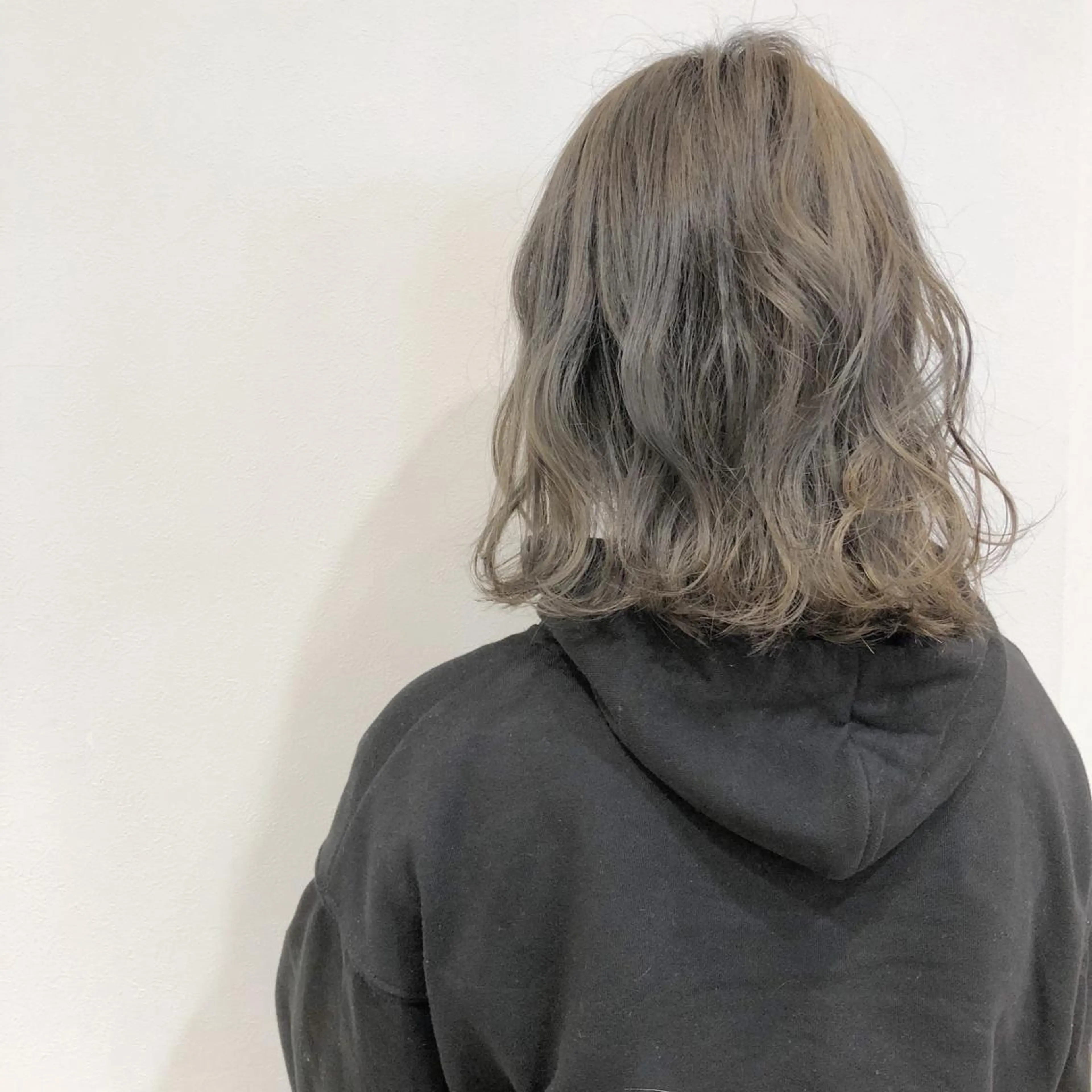 ミディアム カラー グレージュ ボブ レイヤー×縮毛矯正 深見 拓のヘアスタイル