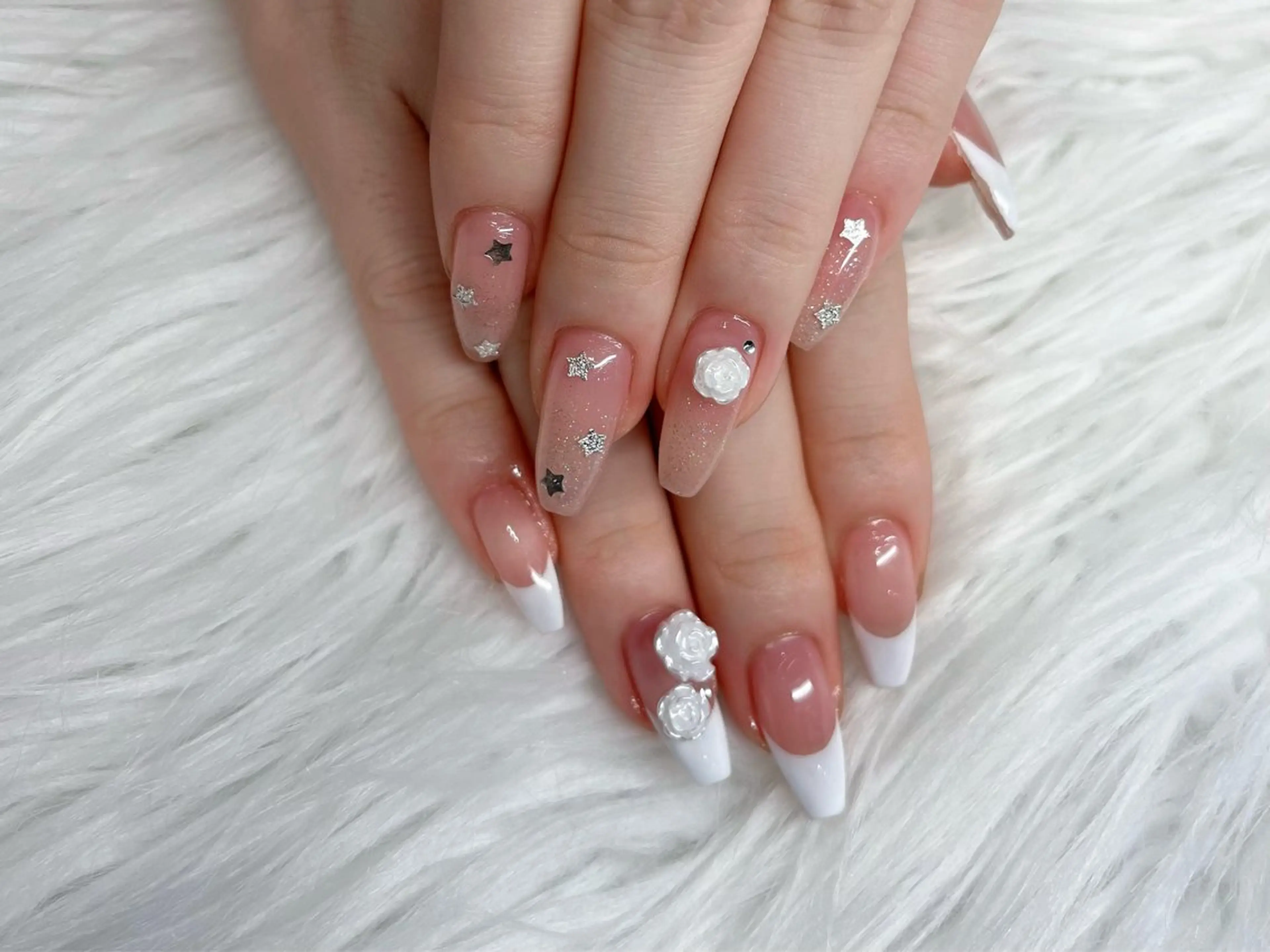 ネイル オーロラネイル チークネイル フレンチネイル ガラスフレンチ ロングネイル ハンドネイル XIMINANAIL SALON堀江店のネイルデザイン