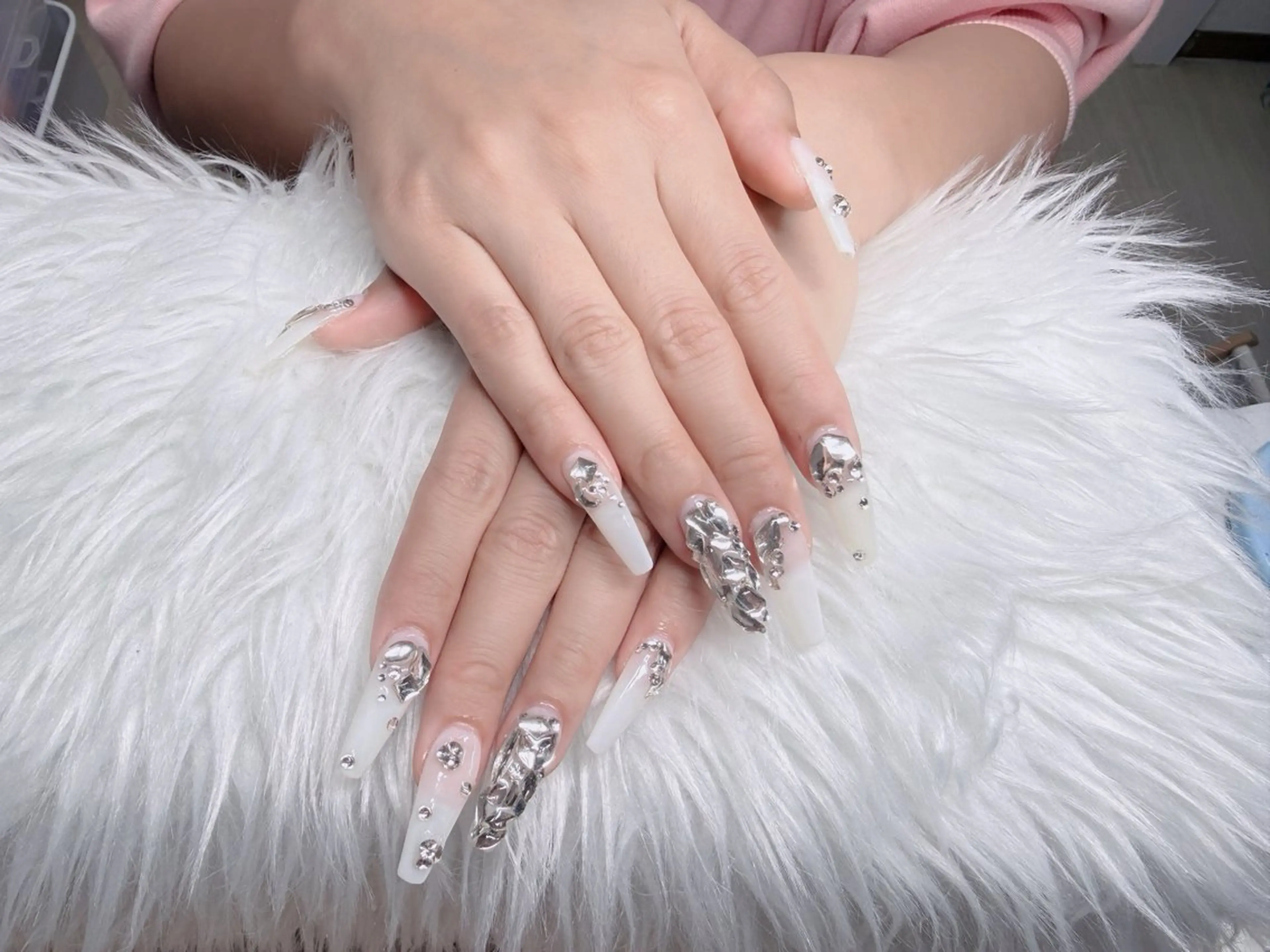 ネイル アートネイル ボルドー フレンチネイル ジェルネイル 氷ネイル・うるうるネイル ハンドネイル Julie Nails所属・Nguyenthuy Linhのネイルデザイン