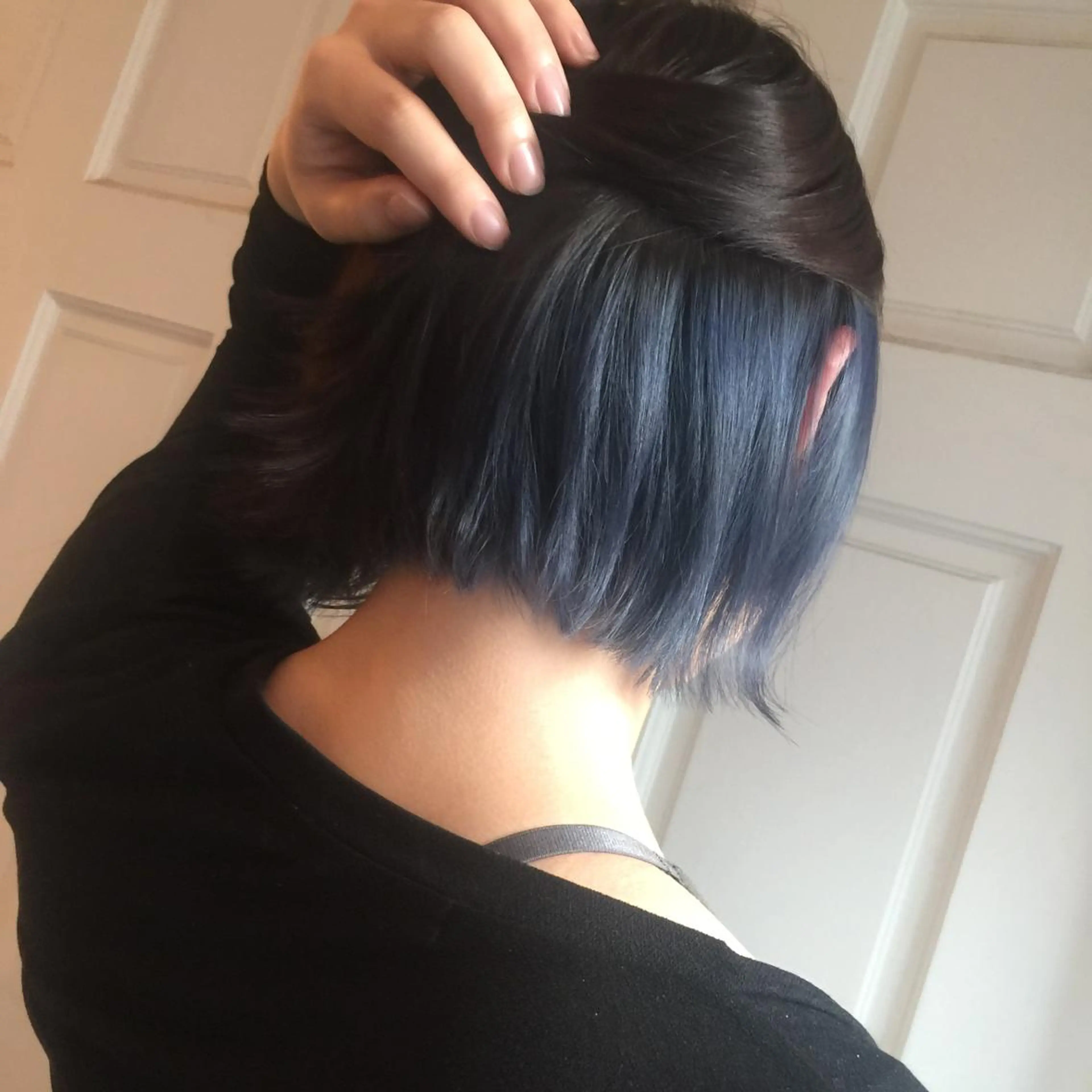 ショート カラー アディクシーカラー ブリーチ ネイビーカラー ホワイト&レイヤーカ ットエクステ長畠俊輔のヘアスタイル