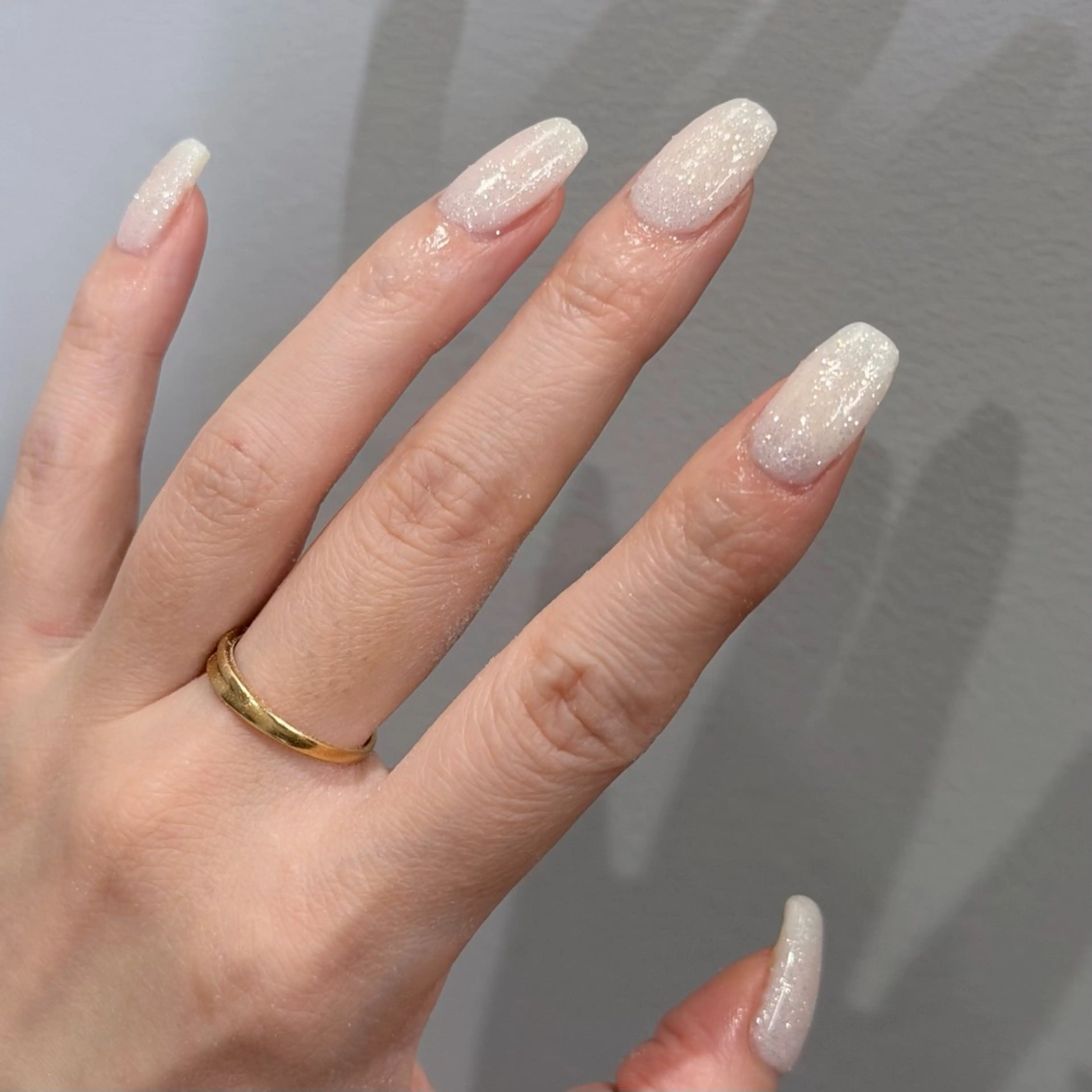 ネイル オーロラネイル ラメ(グリッター) ワンカラーネイル ホワイト ハンドネイル Tigris.所属・Tigris. sadamotoのネイルデザイン