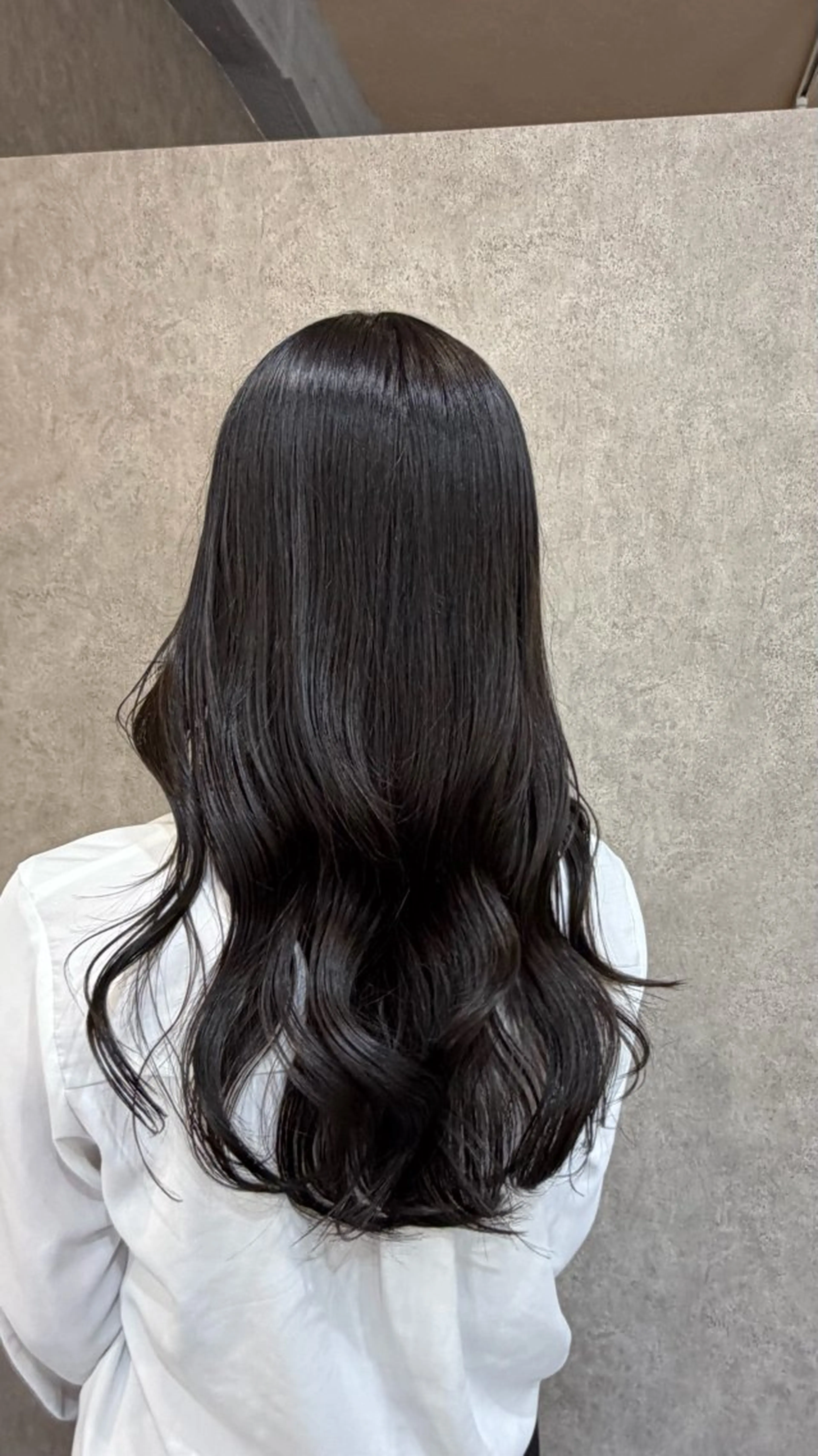 ロング カラー 黒髪 ブルーカラー ブルーブラック ヘアカラー トリートメント 🎀縮毛矯正🎀 似合わせカット✂️のヘアスタイル