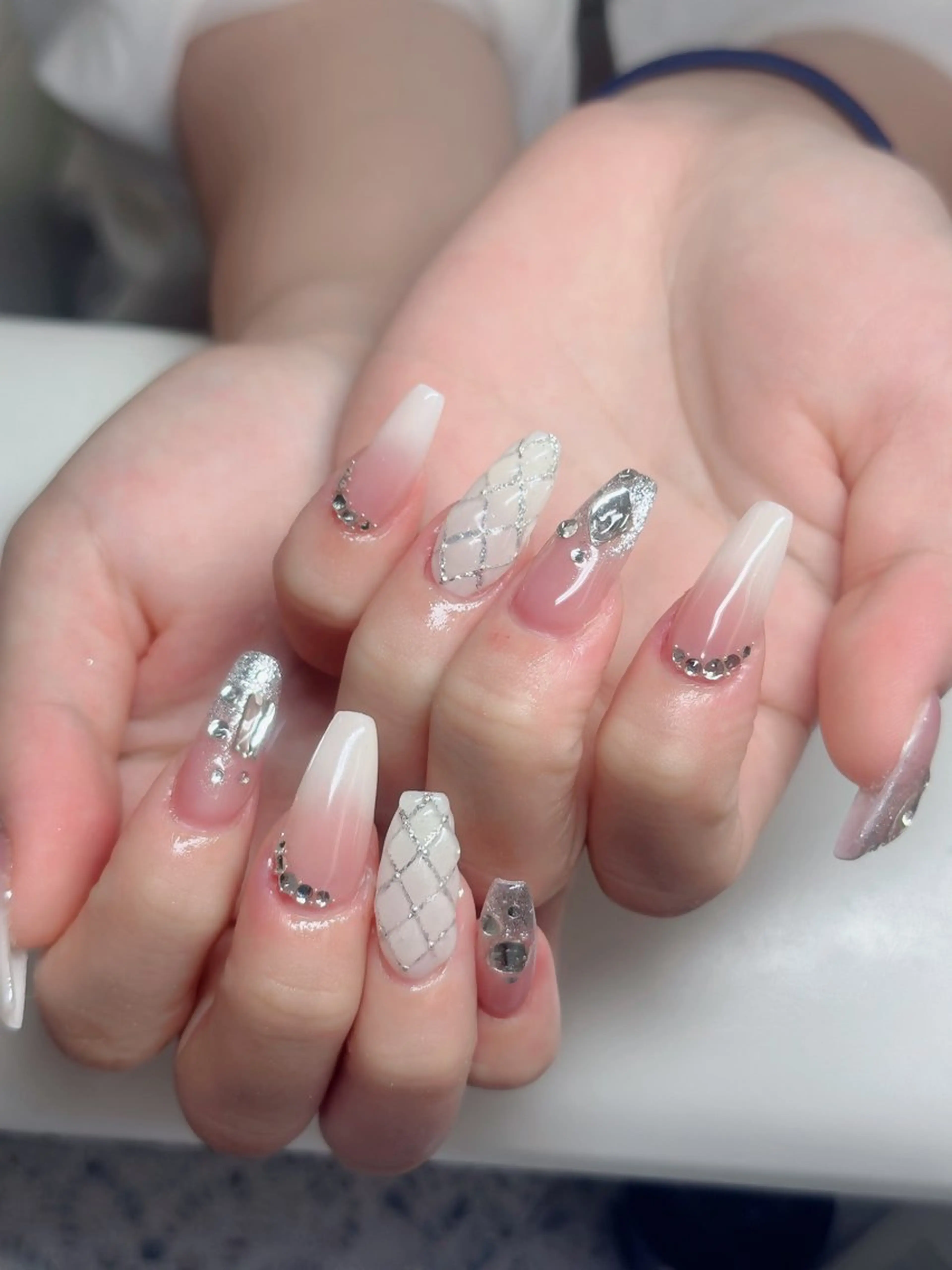 ネイル フレンチネイル ジェルネイル 韓国ネイル マグネットネイル ネイルチップ Anh 高田馬場のネイルデザイン