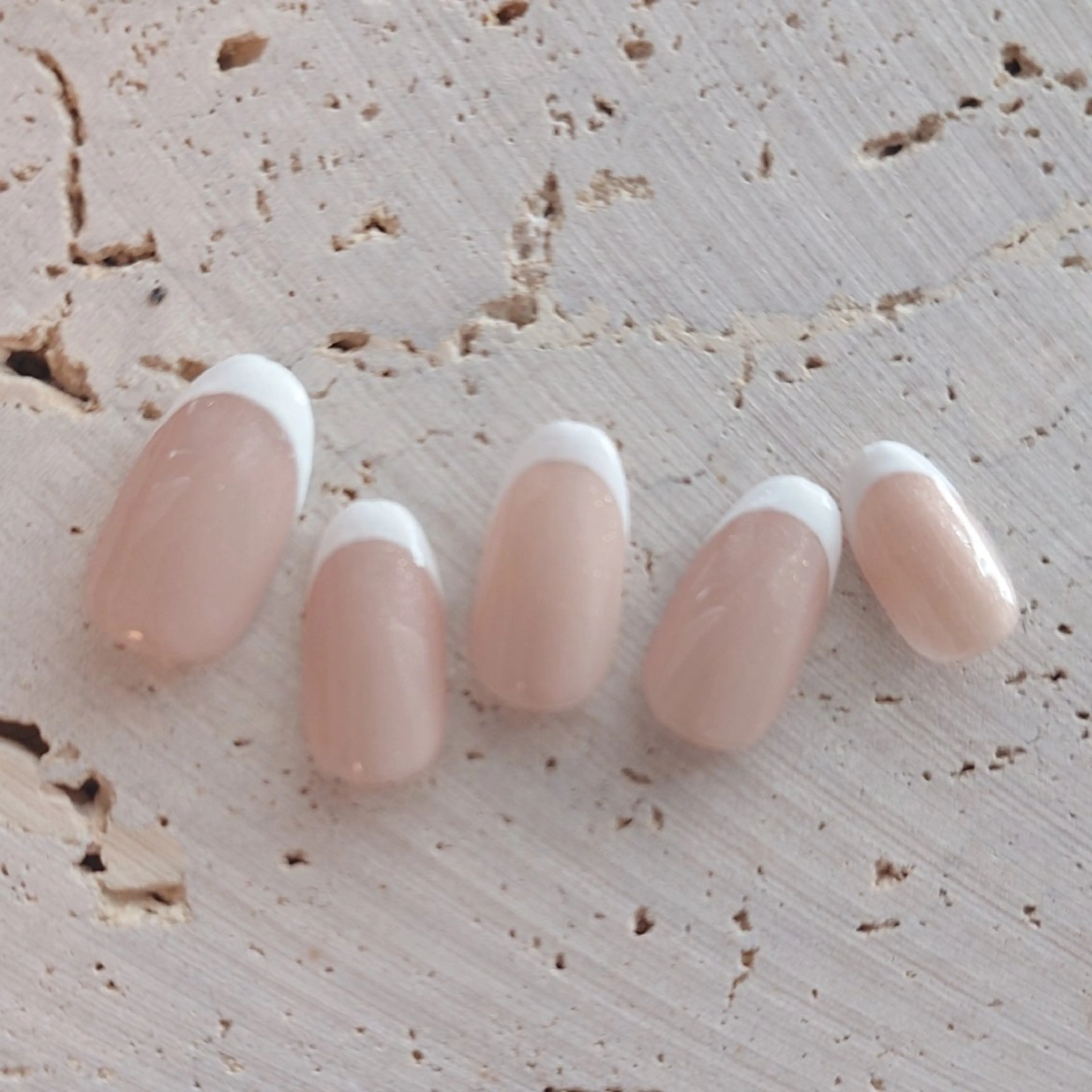 フレンチデザイン[ベースカラーあり](ソフトジェルオフ込み)の写真