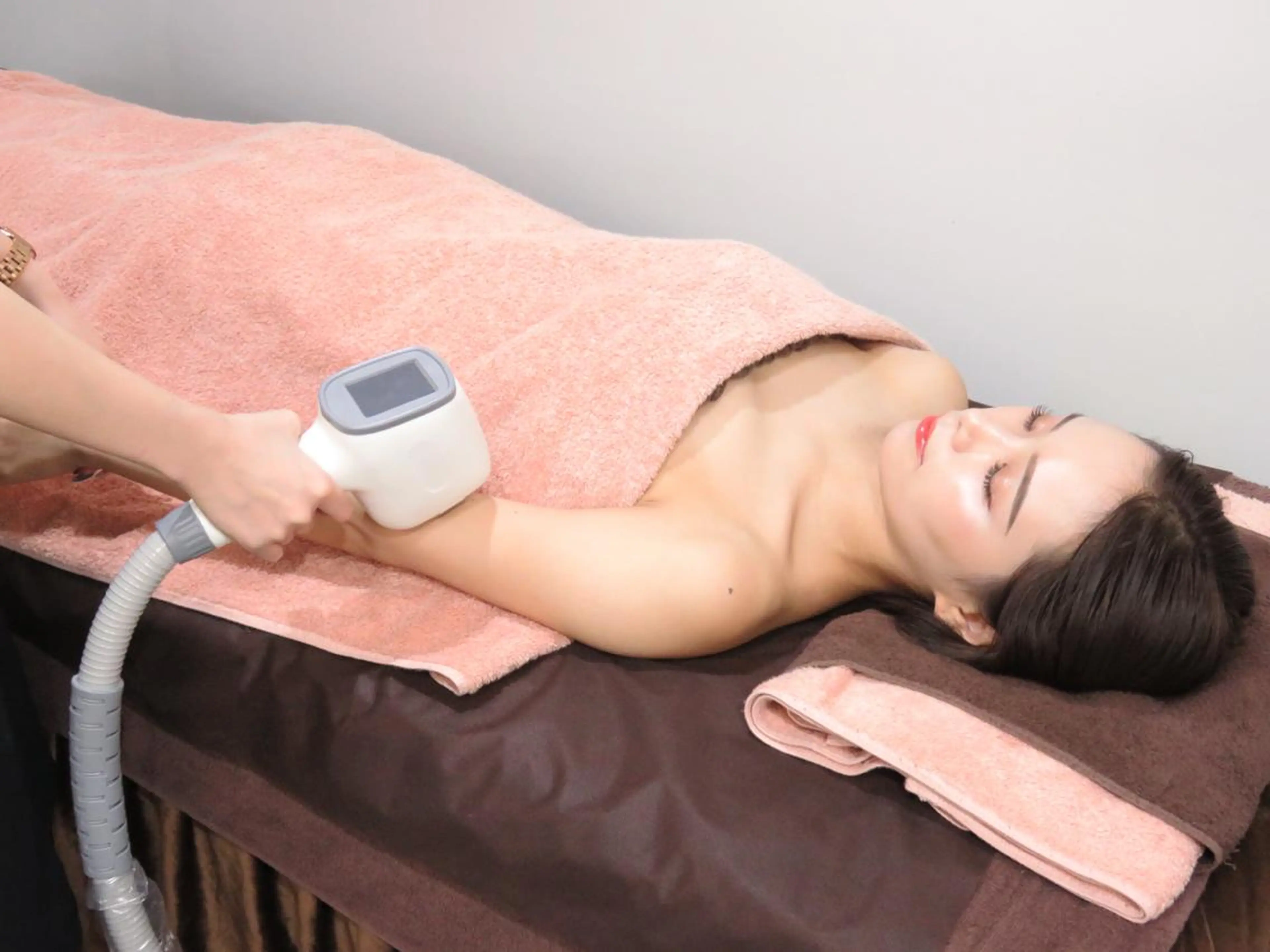 【人気No.1メニュー最新LED全身脱毛1ヶ月通い放題】23,000円→11,000円！月額制で通い放題の写真