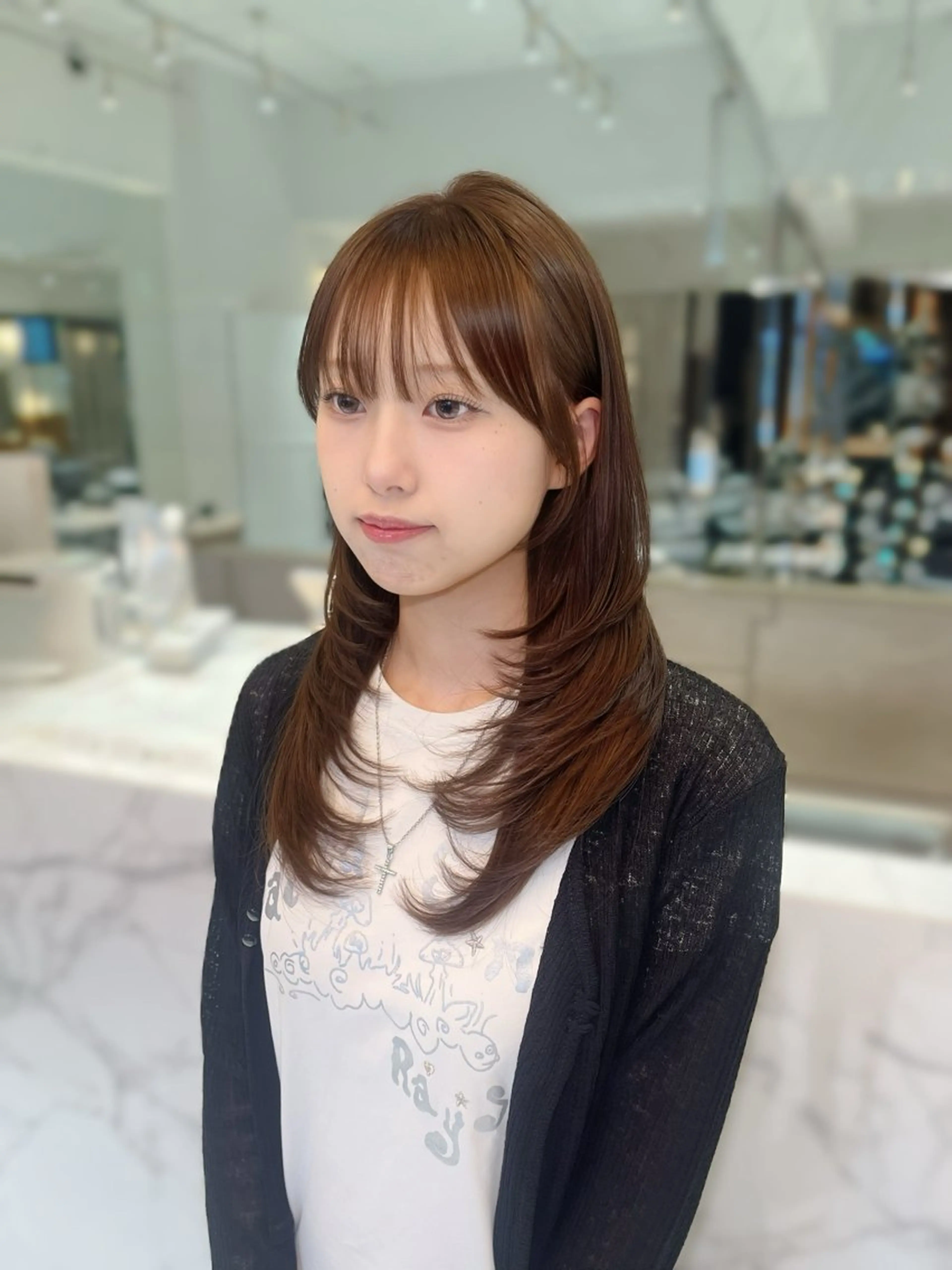 セミロング カット ヘアカラー haruna .のヘアスタイル