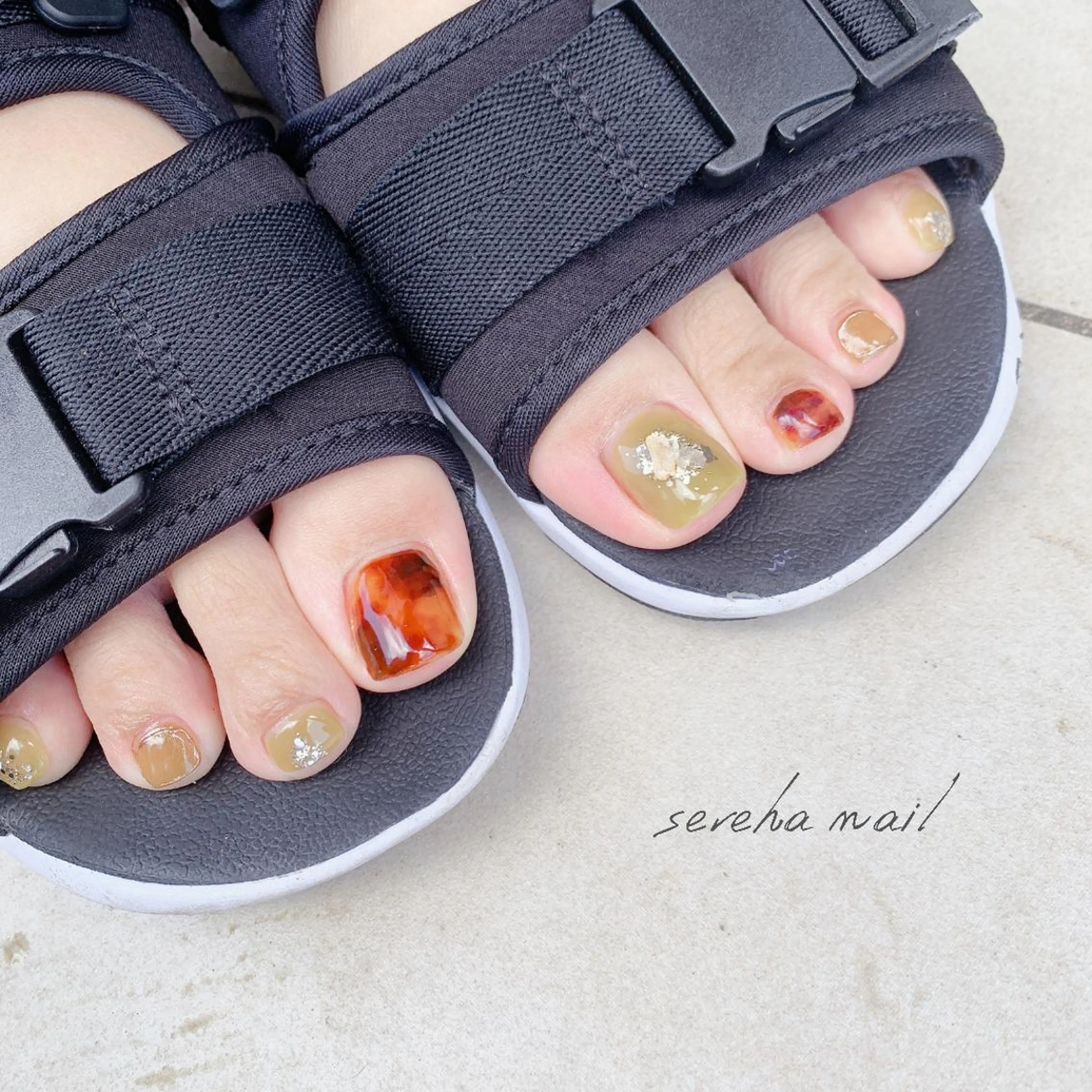 ネイル べっ甲ネイル フットネイル 持ち込み ピスタチオネイル sereha nailのネイルデザイン