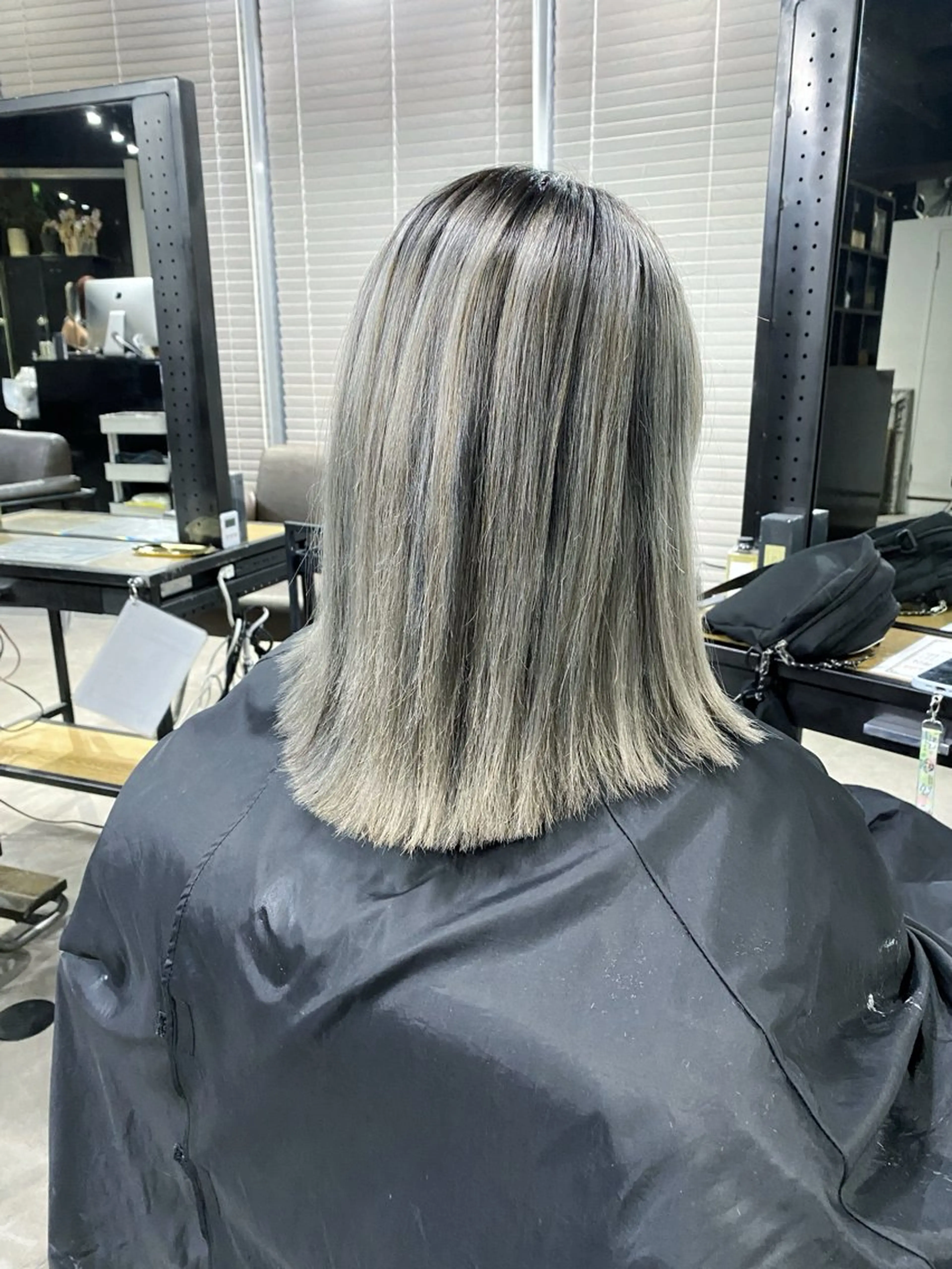 ミディアム レイヤーカット ヘアカラー 山影✨バレイヤージュ ハイライト✨メンズ◎のヘアスタイル