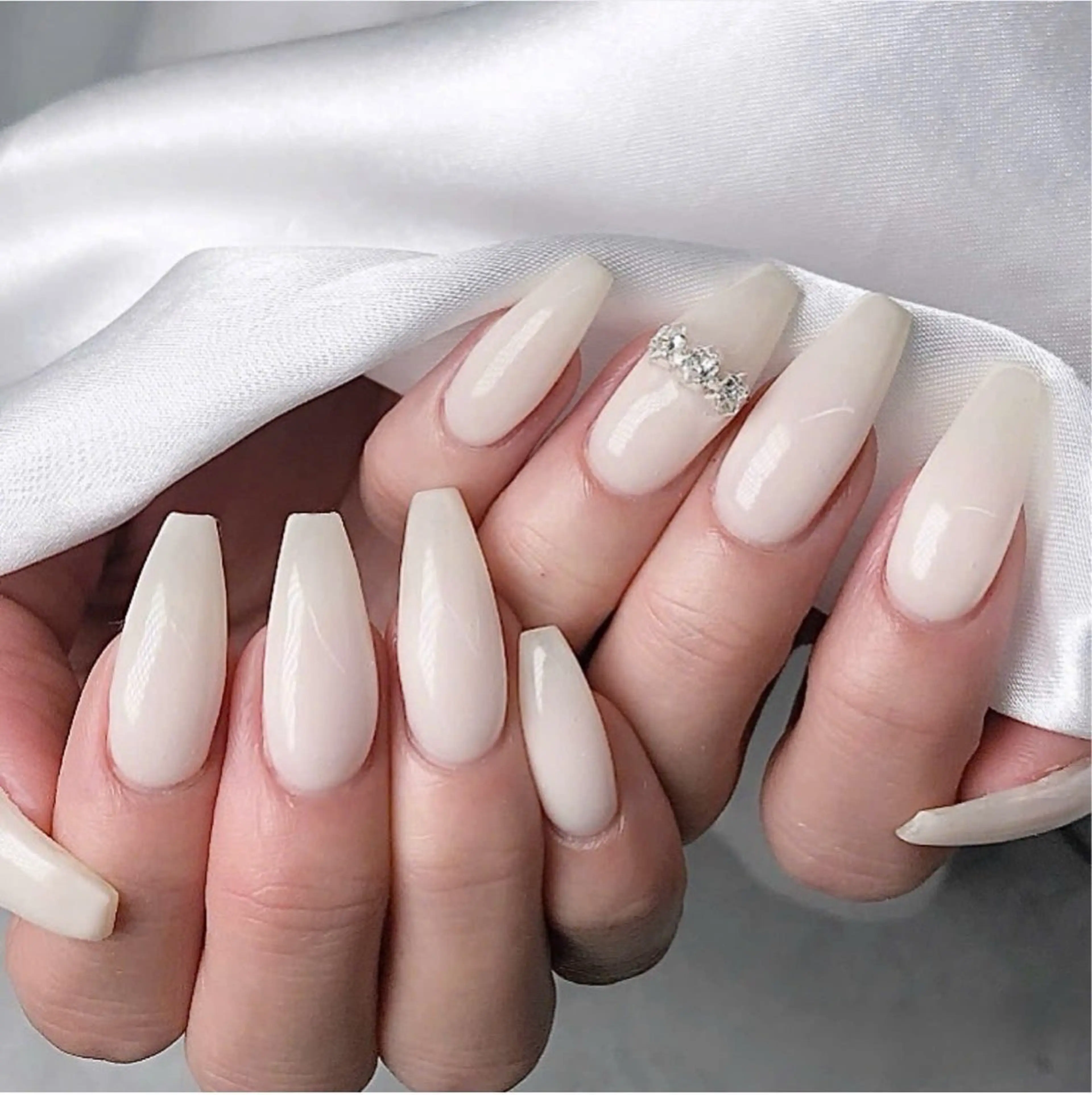 ネイル フレンチネイル キラキラネイル マグネットネイル ミラーネイル ニュアンスネイル ハンドネイル Lina所属・MeiMei Nail モデル募集のネイルデザイン