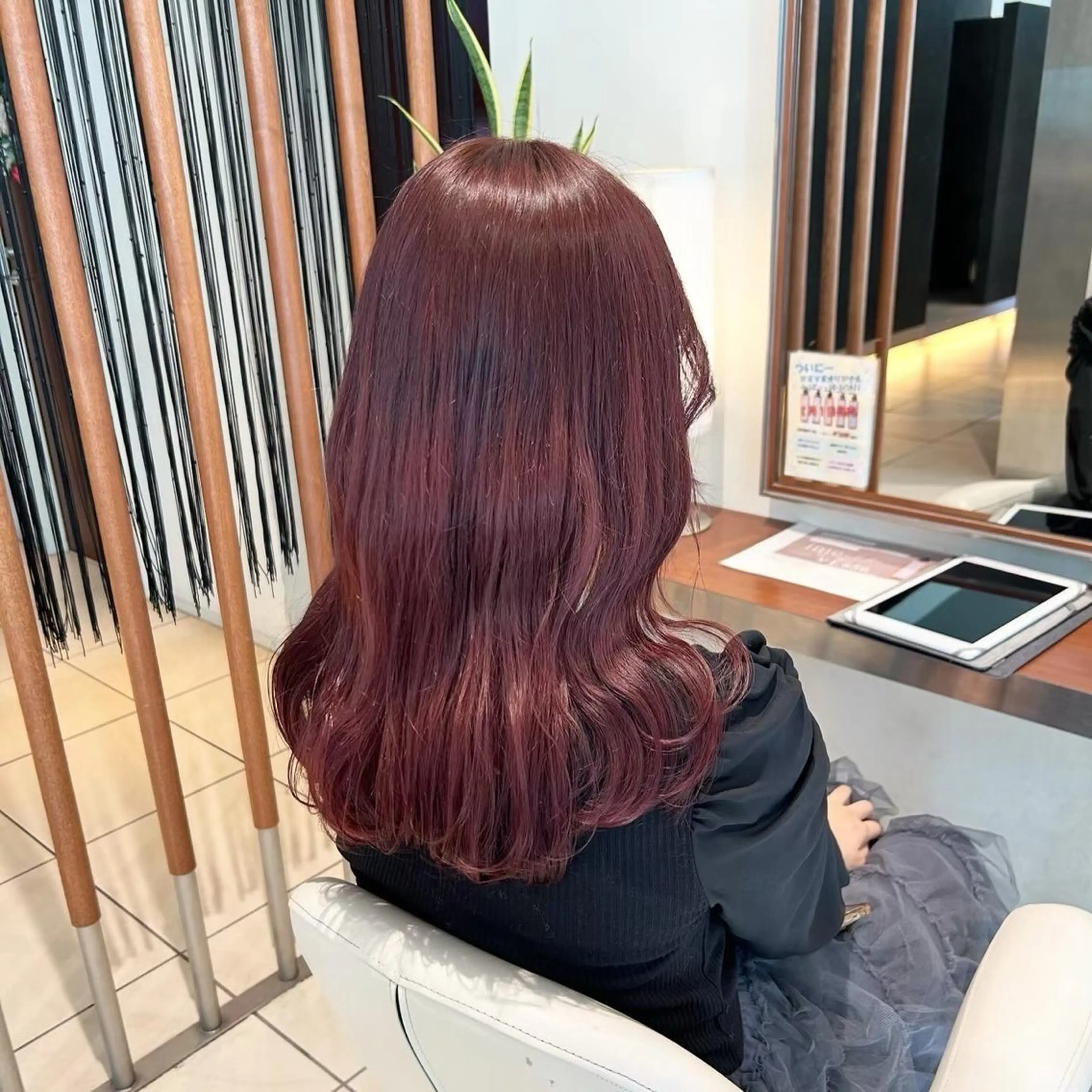 ロング カラー ピンクカラー レッドカラー ヘアカラー トリートメント 落合 千夏のヘアスタイル