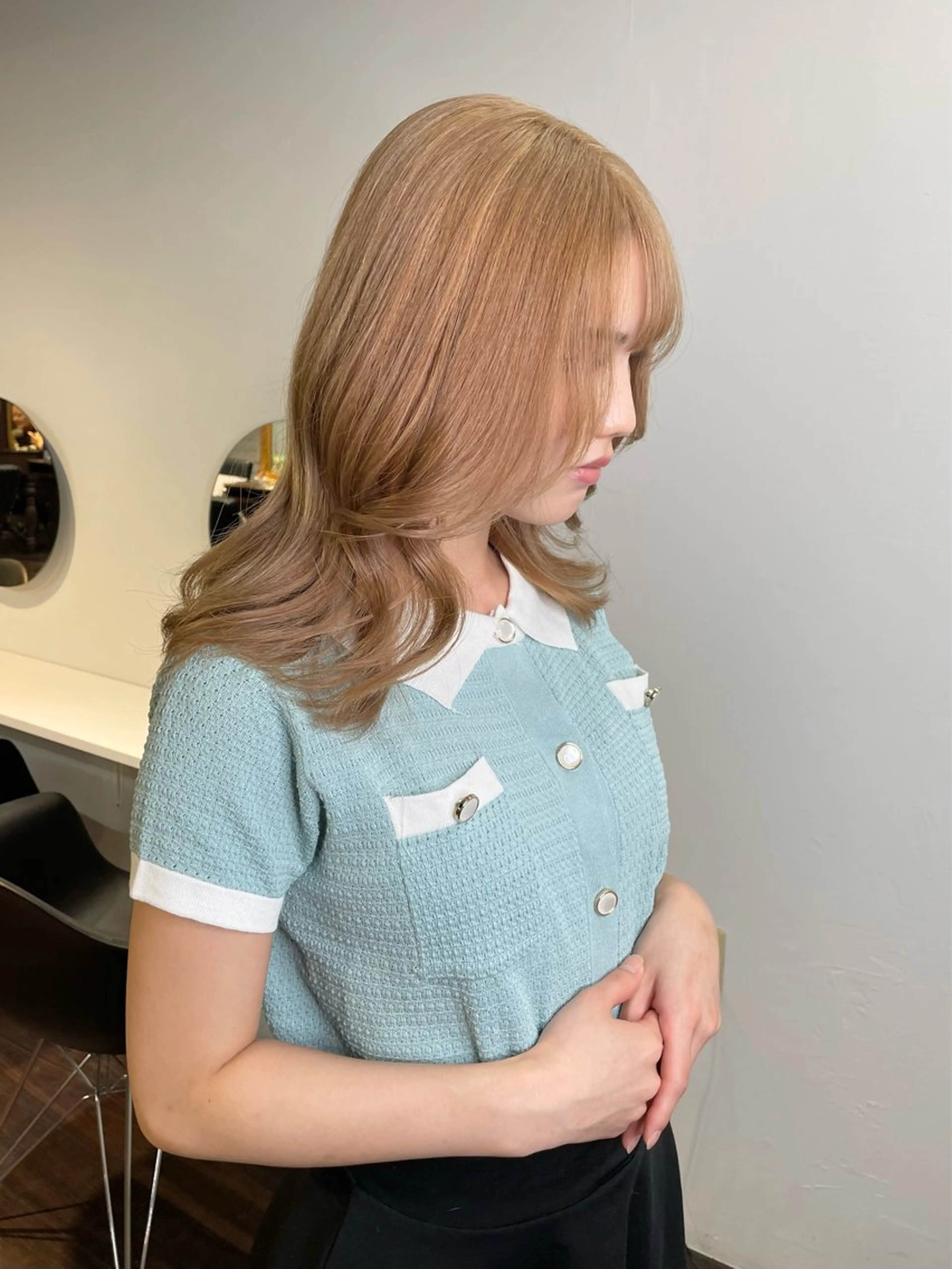 セミロング カラー ヘアアレンジ ベージュカラー ブリーチ ブロンド ブロンドベージュ ダブルカラー カット ヘアカラー トリートメント maoブリーチ無し 似合わせカラーのヘアスタイル