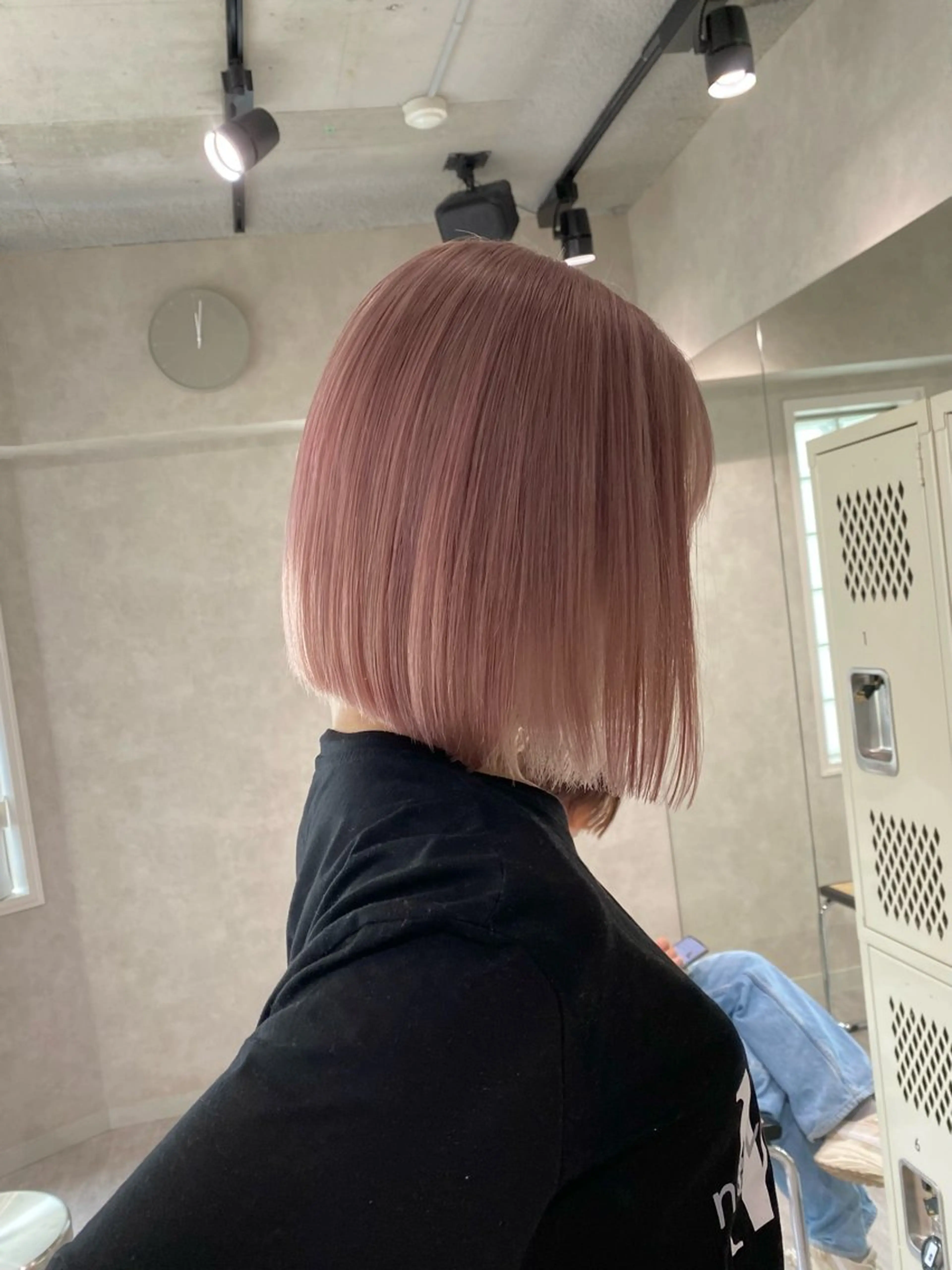 ショート カラー 切りっぱなしボブ ブロンド ピンクカラー ホワイトピンク ボブ カット ヘアカラー ダブルカラー ブリーチ/kaitoのヘアスタイル