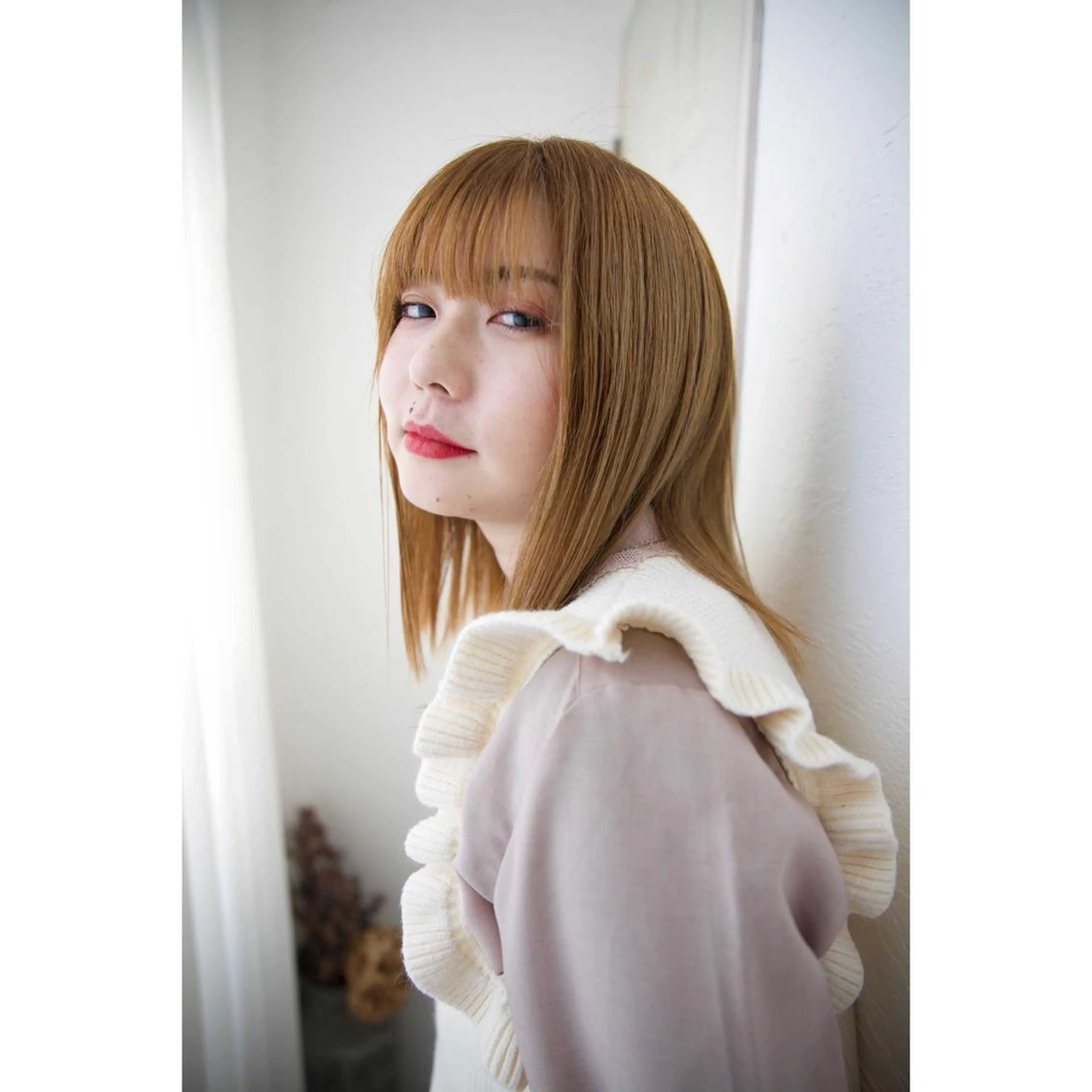 セミロング カラー fio マナミのヘアスタイル