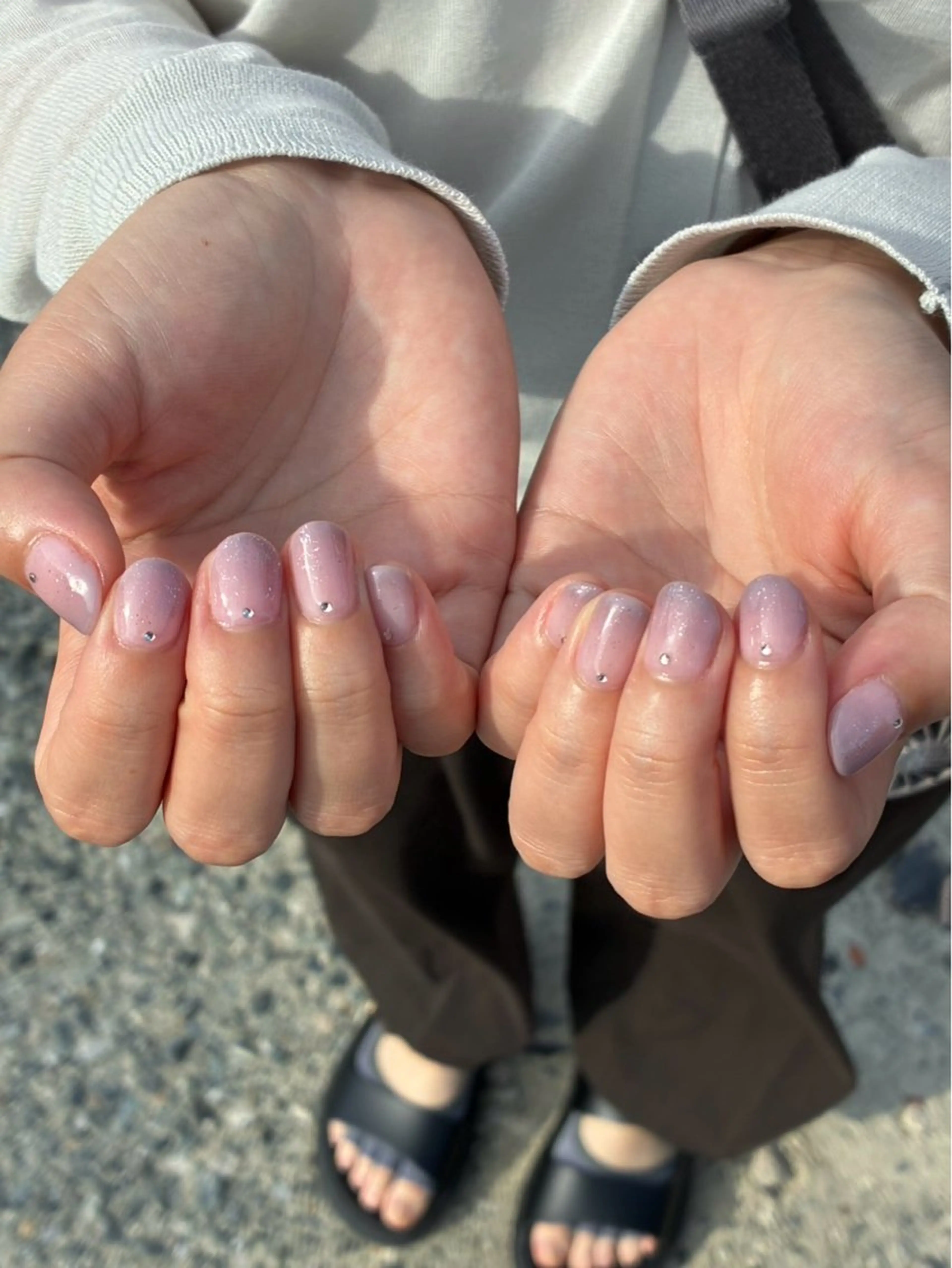 ネイル パープル ストーンネイル LITTLE STAR所属・シスターズ ネイルのネイルデザイン