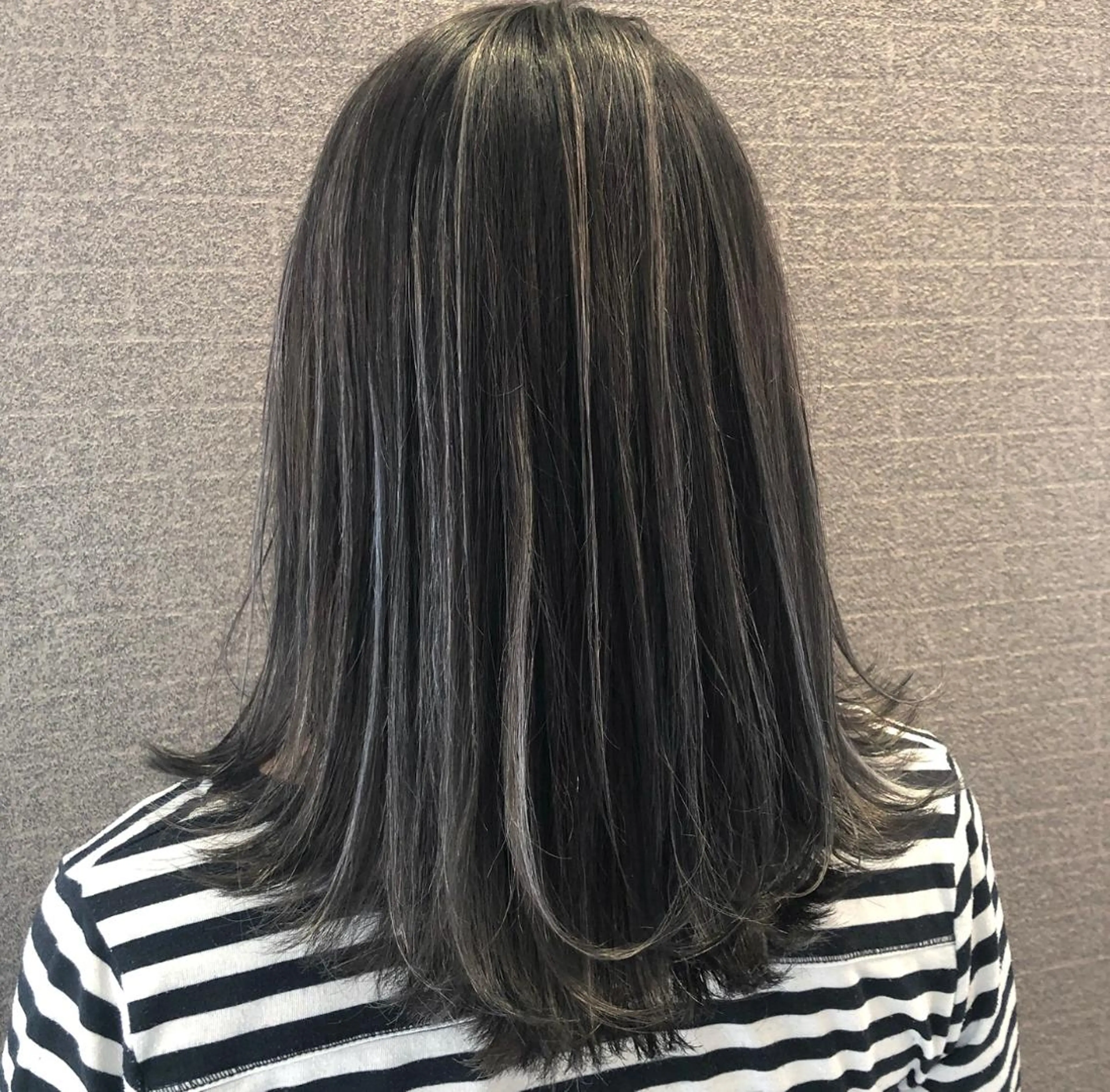 ミディアム カラー ヘアアレンジ バレイヤージュ デザインカラー ハイライトカラー ハイライト レイヤーカット アンドウ ユウ/ レイヤーカット/韓国のヘアスタイル