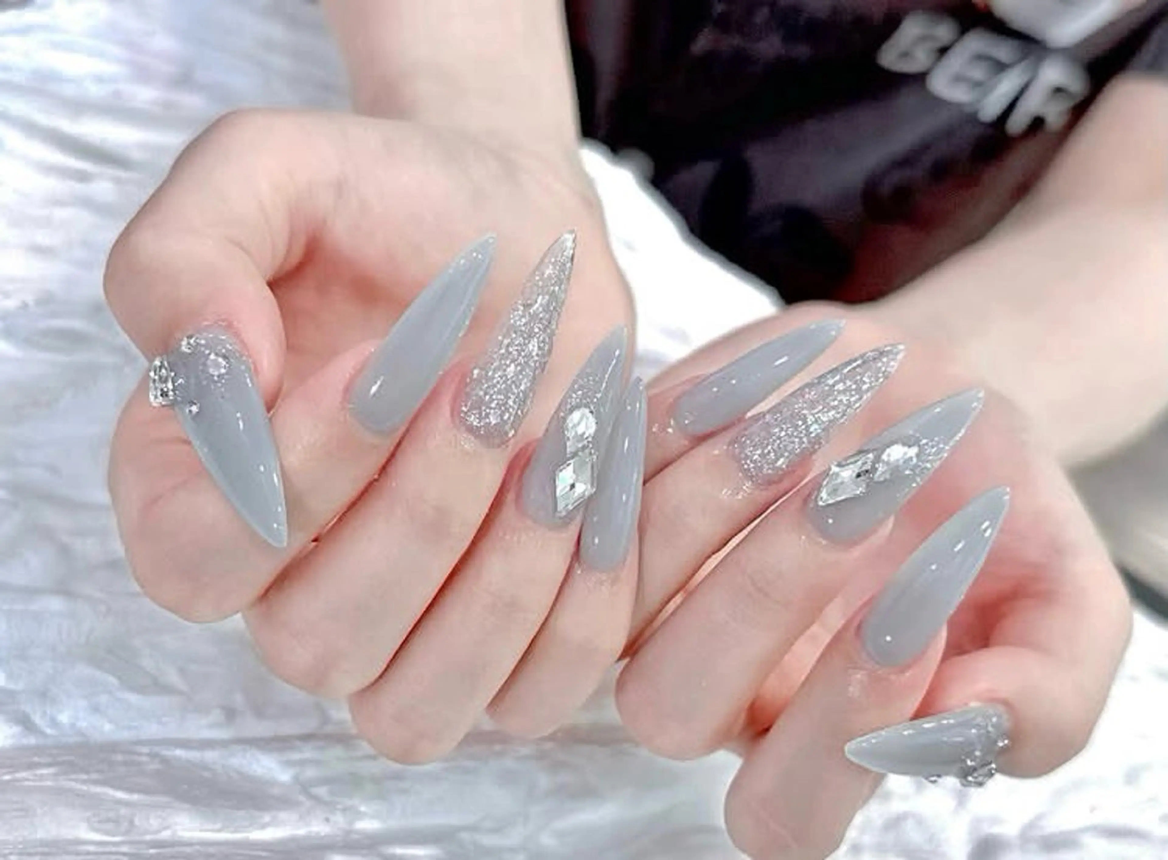 ネイル フレンチネイル グラデーション キラキラネイル 韓国ネイル マグネットネイル ハンドネイル ハンドケア Hara Nail 【パラジェル使用】のネイルデザイン