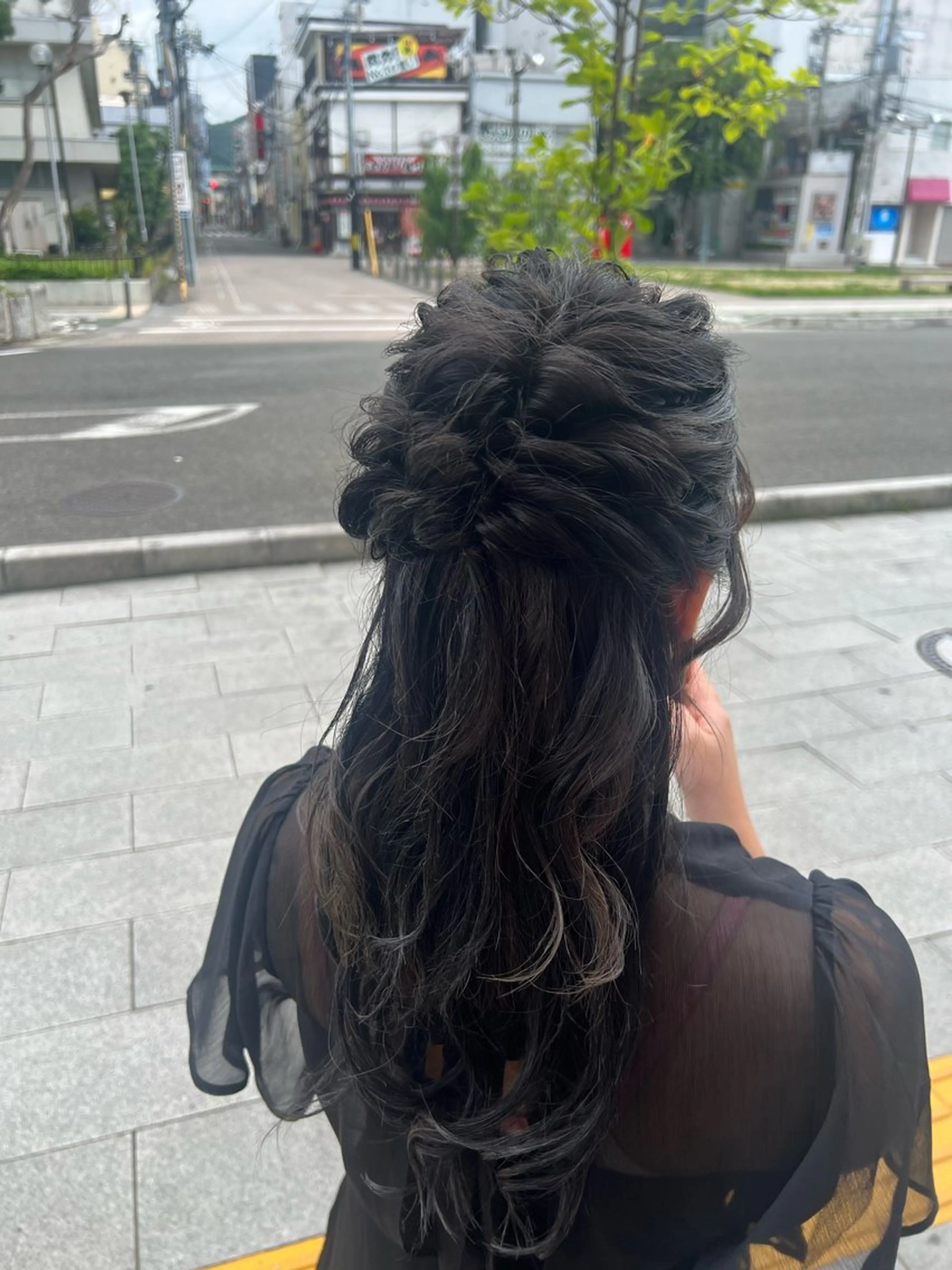 ミディアム ヘアアレンジ ハーフアップ 藤川 瑛梨奈のマツエク・マツパデザイン