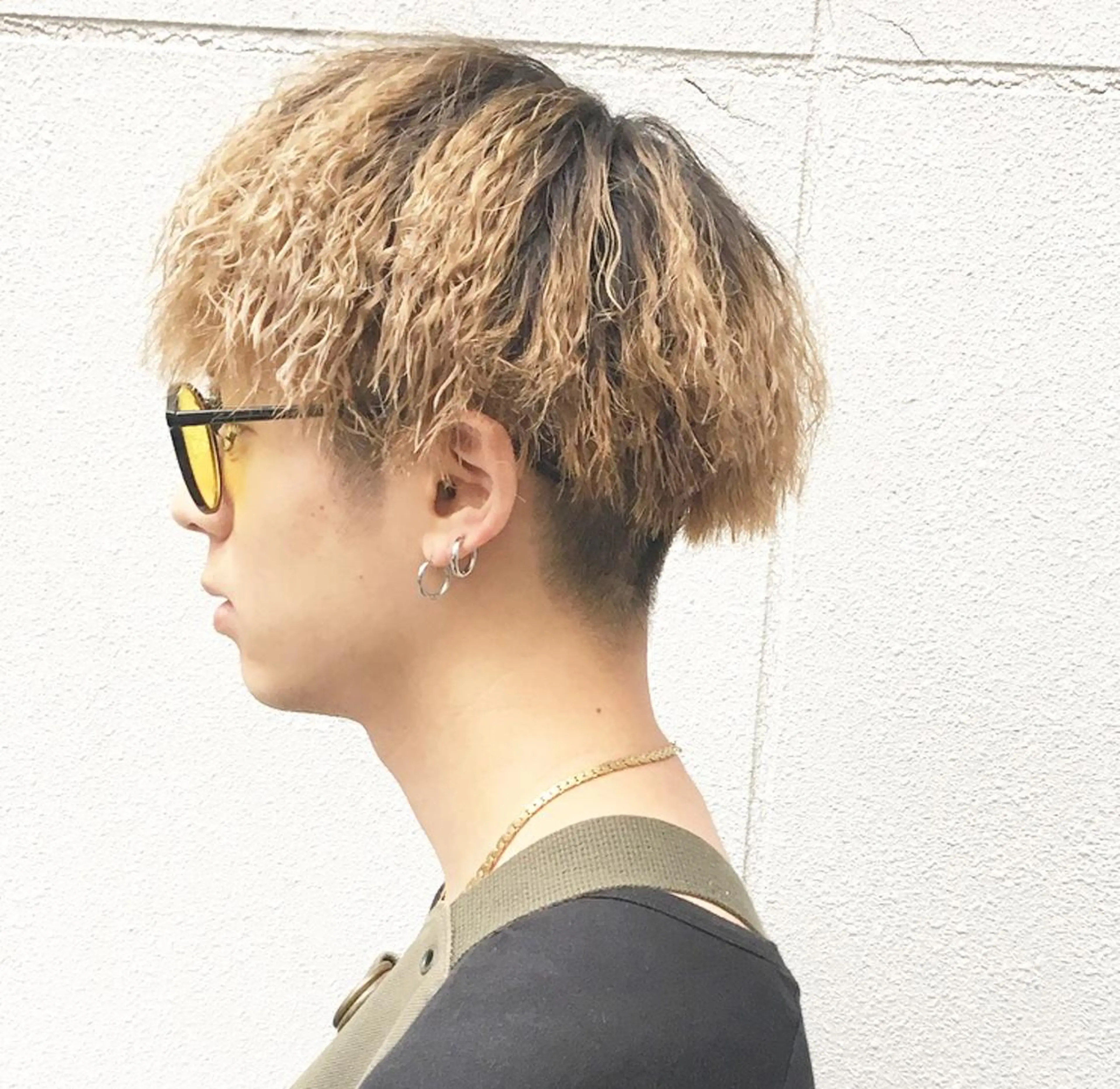 ショート カラー パーマ メンズ ブリーチ、パーマ 西部笑のヘアスタイル