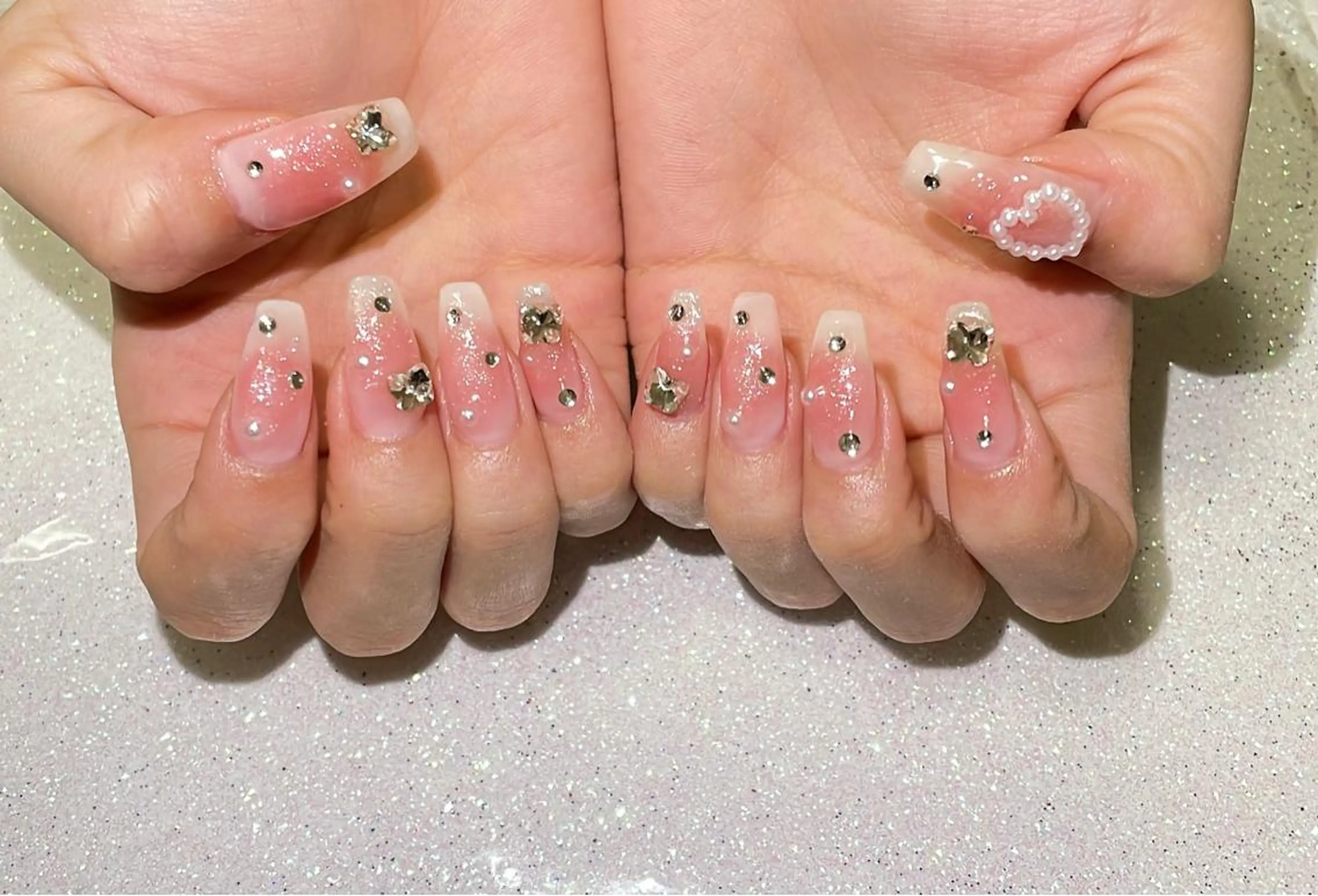 ネイル ハンドネイル VIERU 🌈🎀💖のネイルデザイン