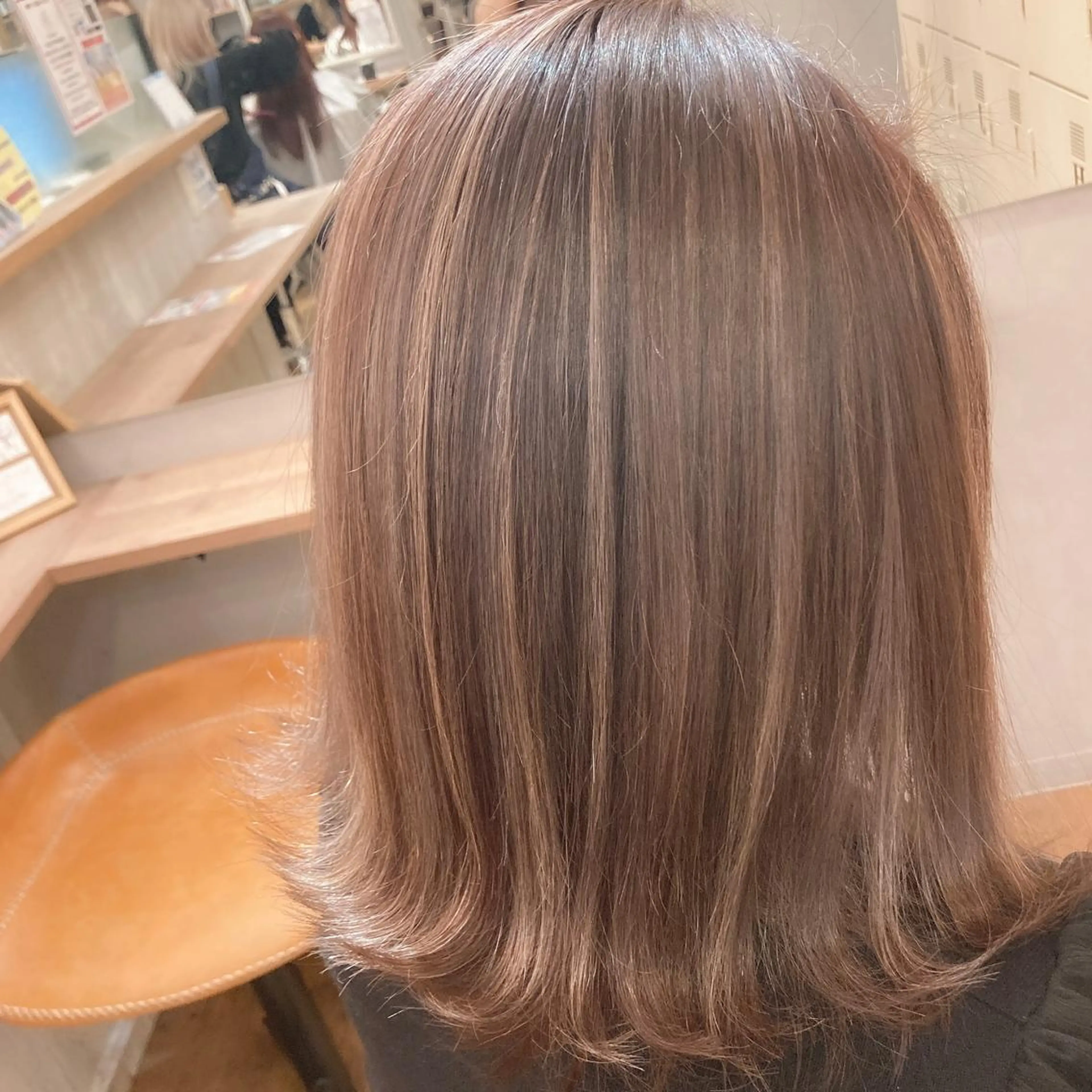 ミディアム ハイライト ヘアカラー KAJI MANAMIのヘアスタイル
