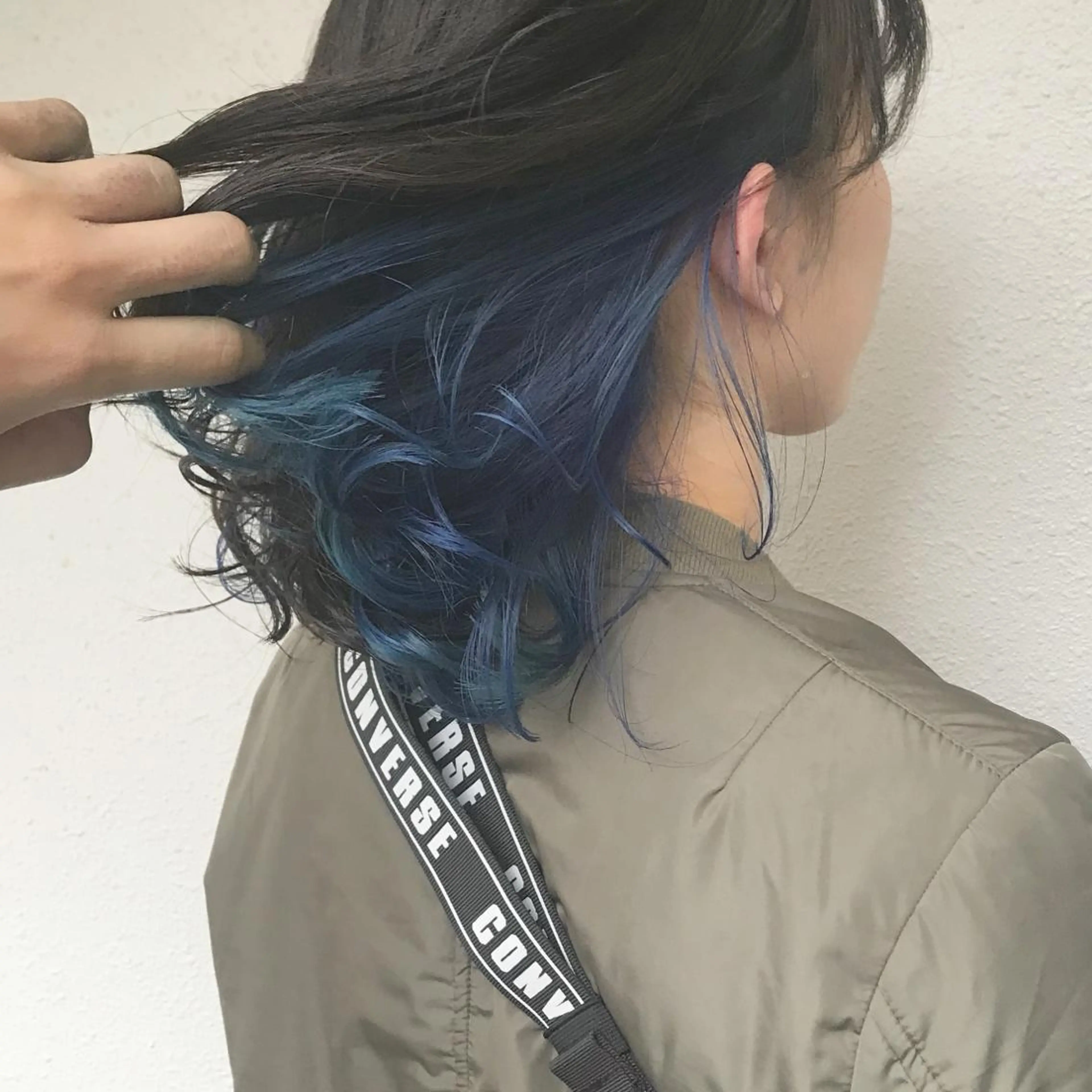 ミディアム カラー ブリーチ ブルーカラー インナーカラー/天神 ブリーチ/吉田のヘアスタイル