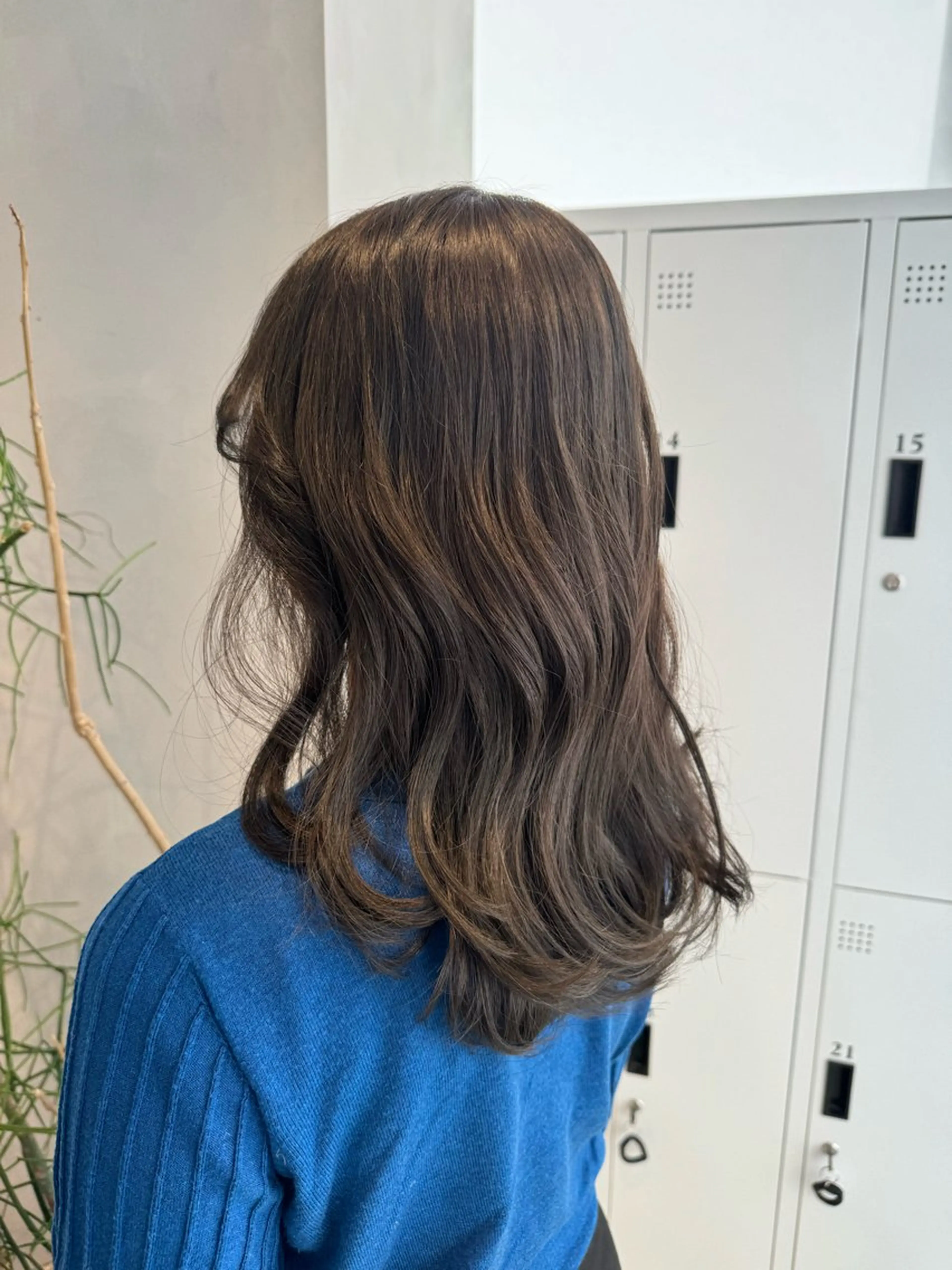 セミロング カラー ブリーチ グレージュ ブリーチなしカラー オリーブグレージュ オリーブグレー カット ヘアカラー トリートメント 透明感カラー✨艶髪 制作🌱山根あゆみのヘアスタイル